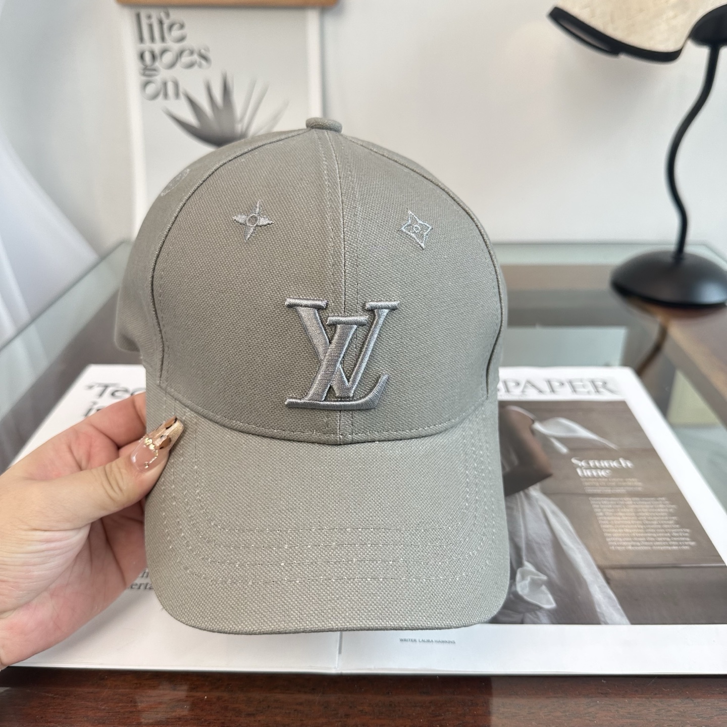 🧢路易威登棒球帽 LouisVuitton😍新款LV棒球帽，重工打造♥️高端大气，百搭款🤗男女通用！