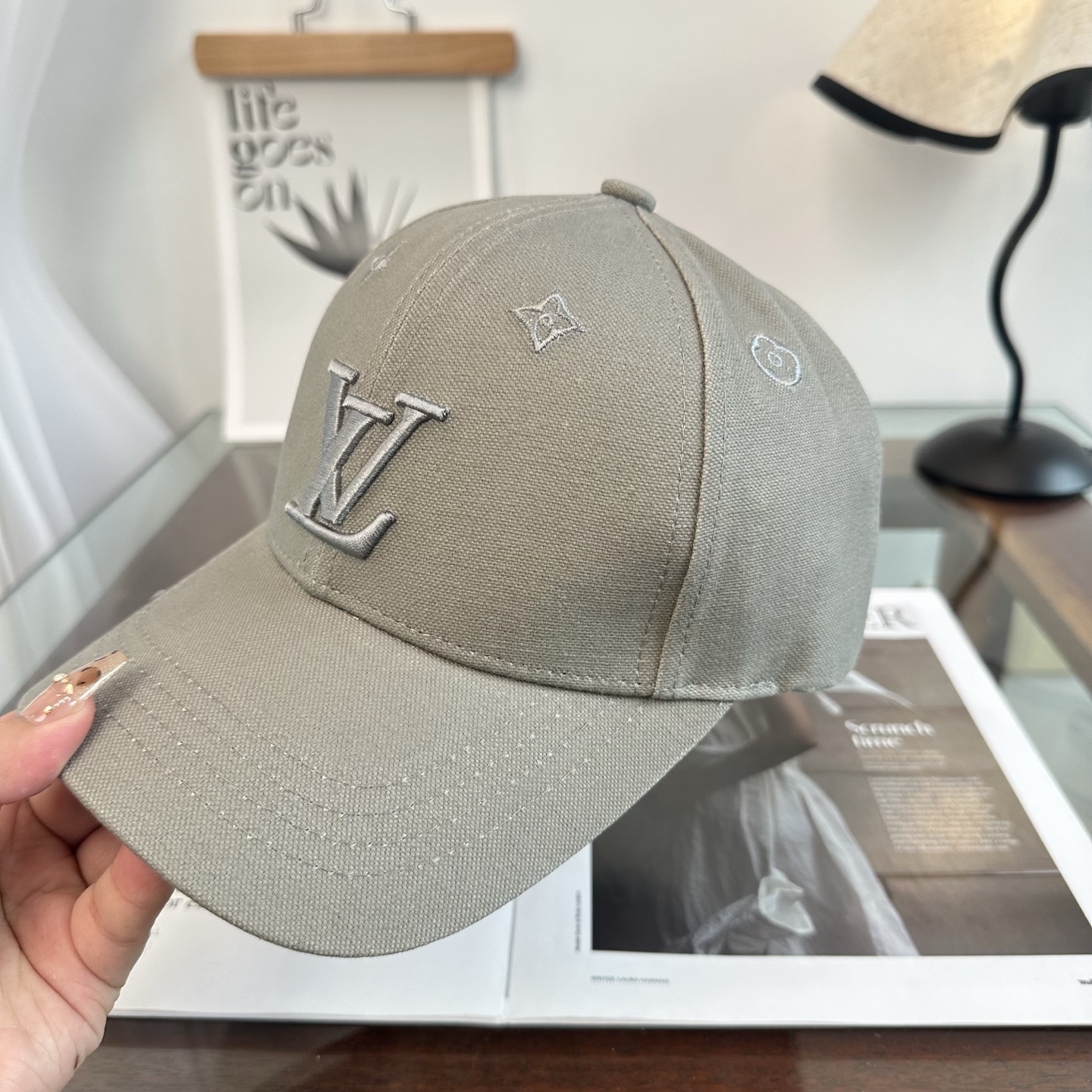 🧢路易威登棒球帽 LouisVuitton😍新款LV棒球帽，重工打造♥️高端大气，百搭款🤗男女通用！