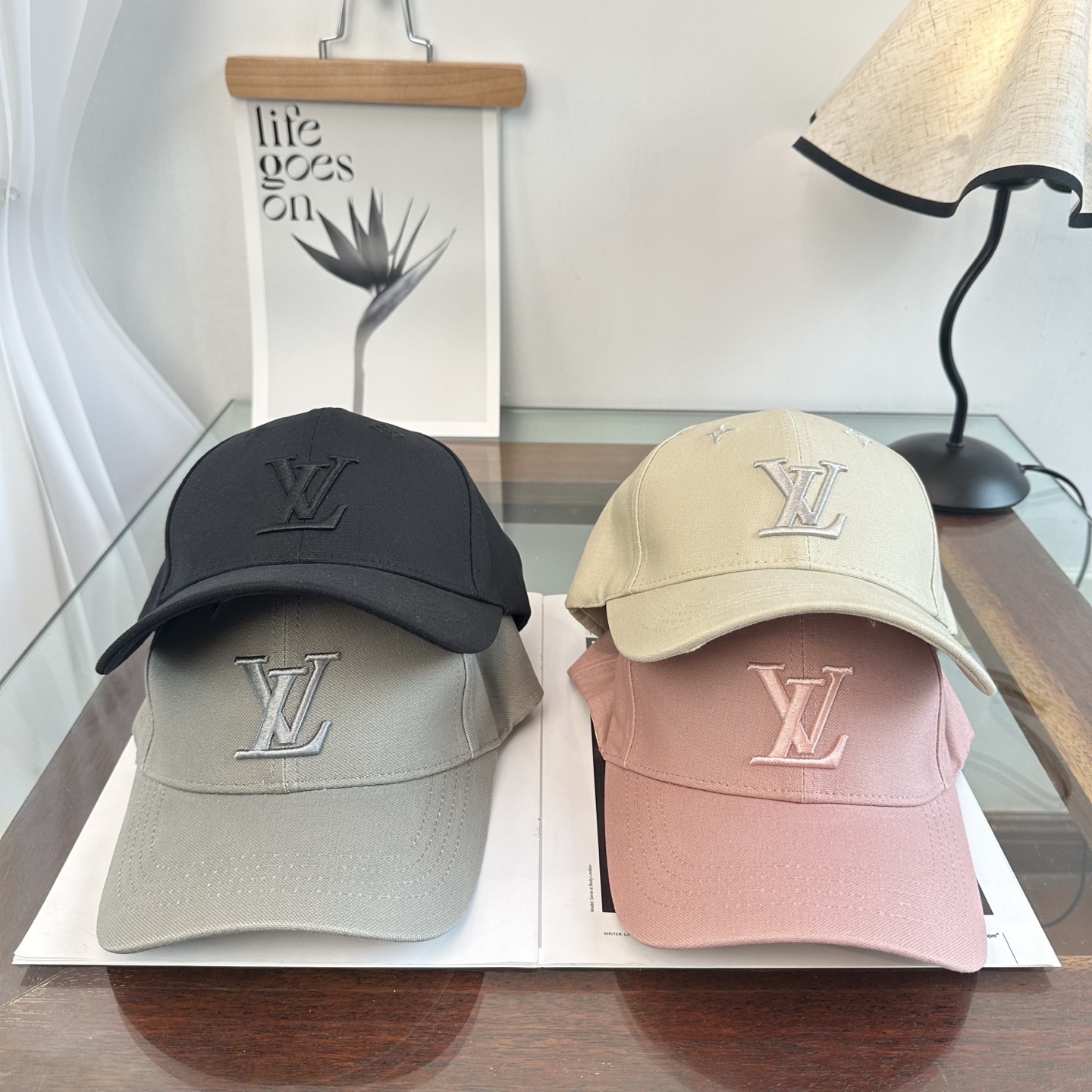 🧢路易威登棒球帽 LouisVuitton😍新款LV棒球帽，重工打造♥️高端大气，百搭款🤗男女通用！