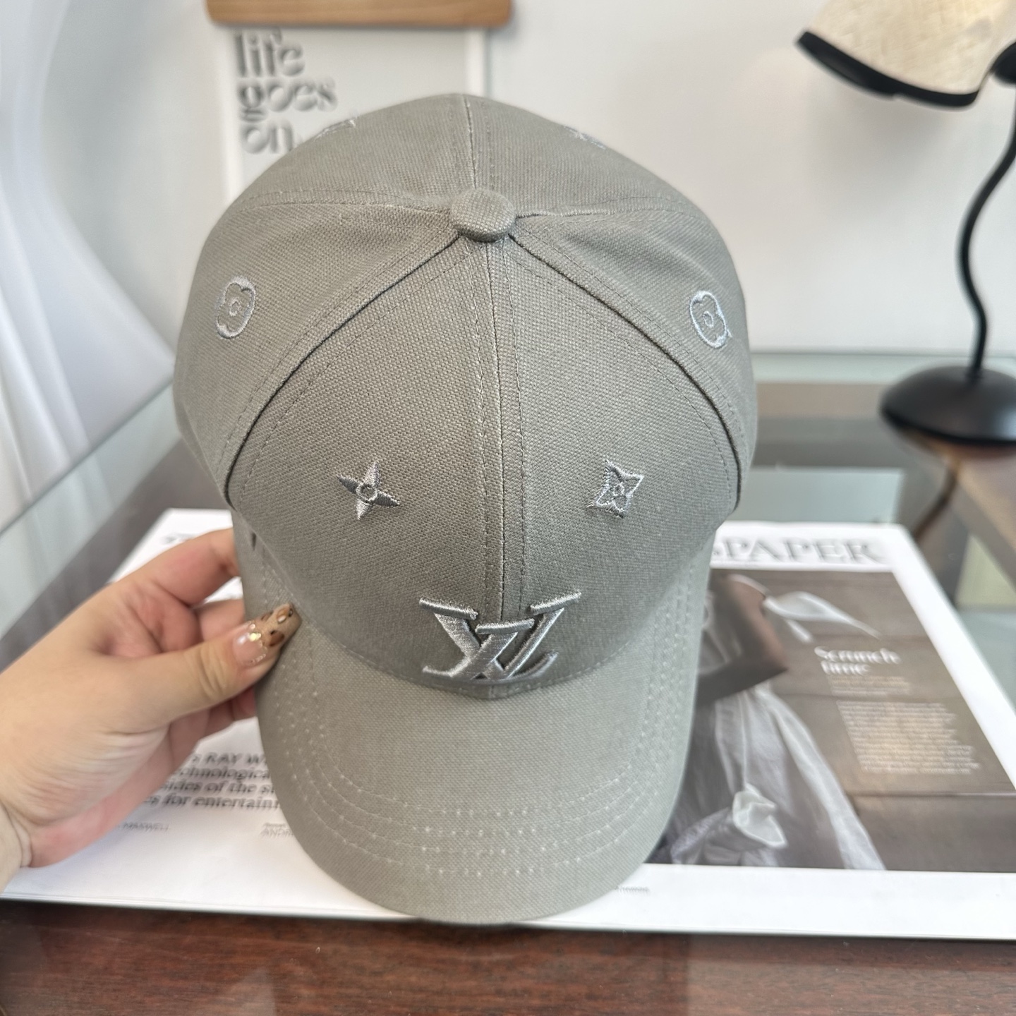 🧢路易威登棒球帽 LouisVuitton😍新款LV棒球帽，重工打造♥️高端大气，百搭款🤗男女通用！