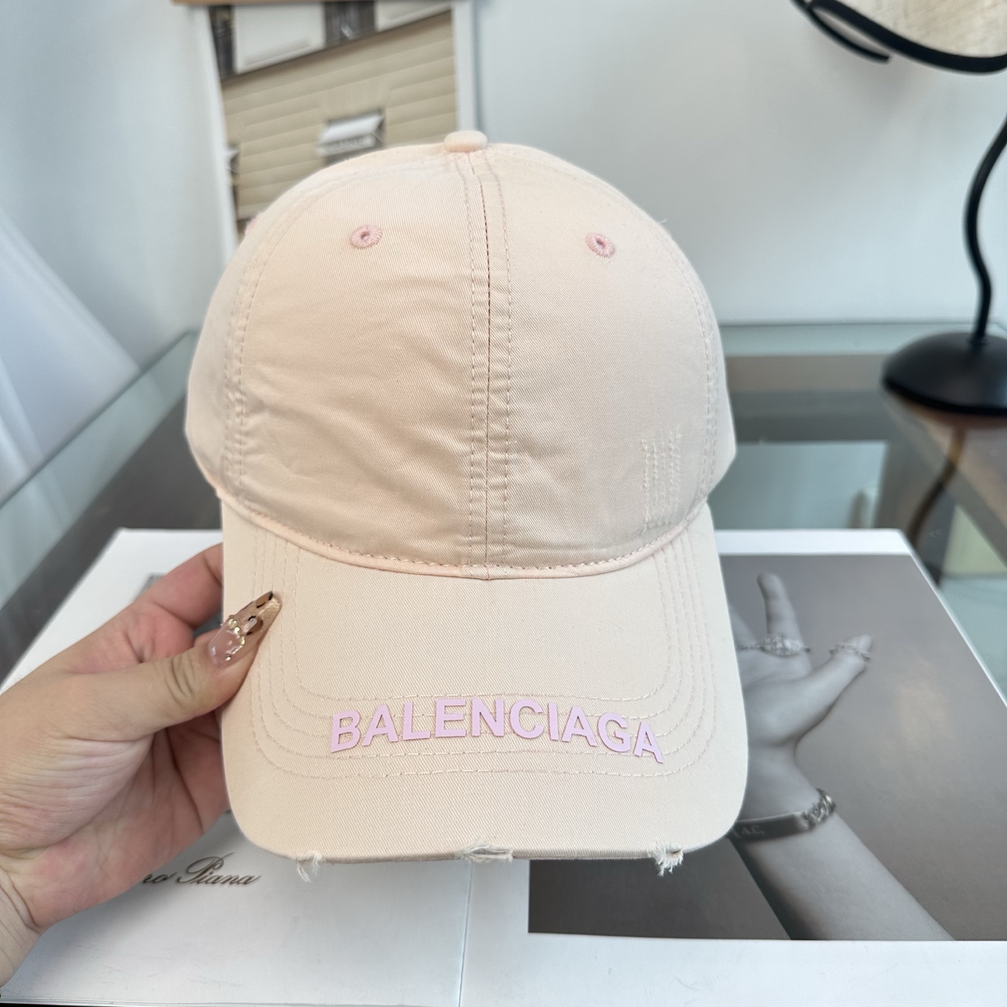 新品Balenciaga 巴黎世家字母新款棒球帽现货秒发🧢简约时尚超级无敌好看的帽子！情侣款！