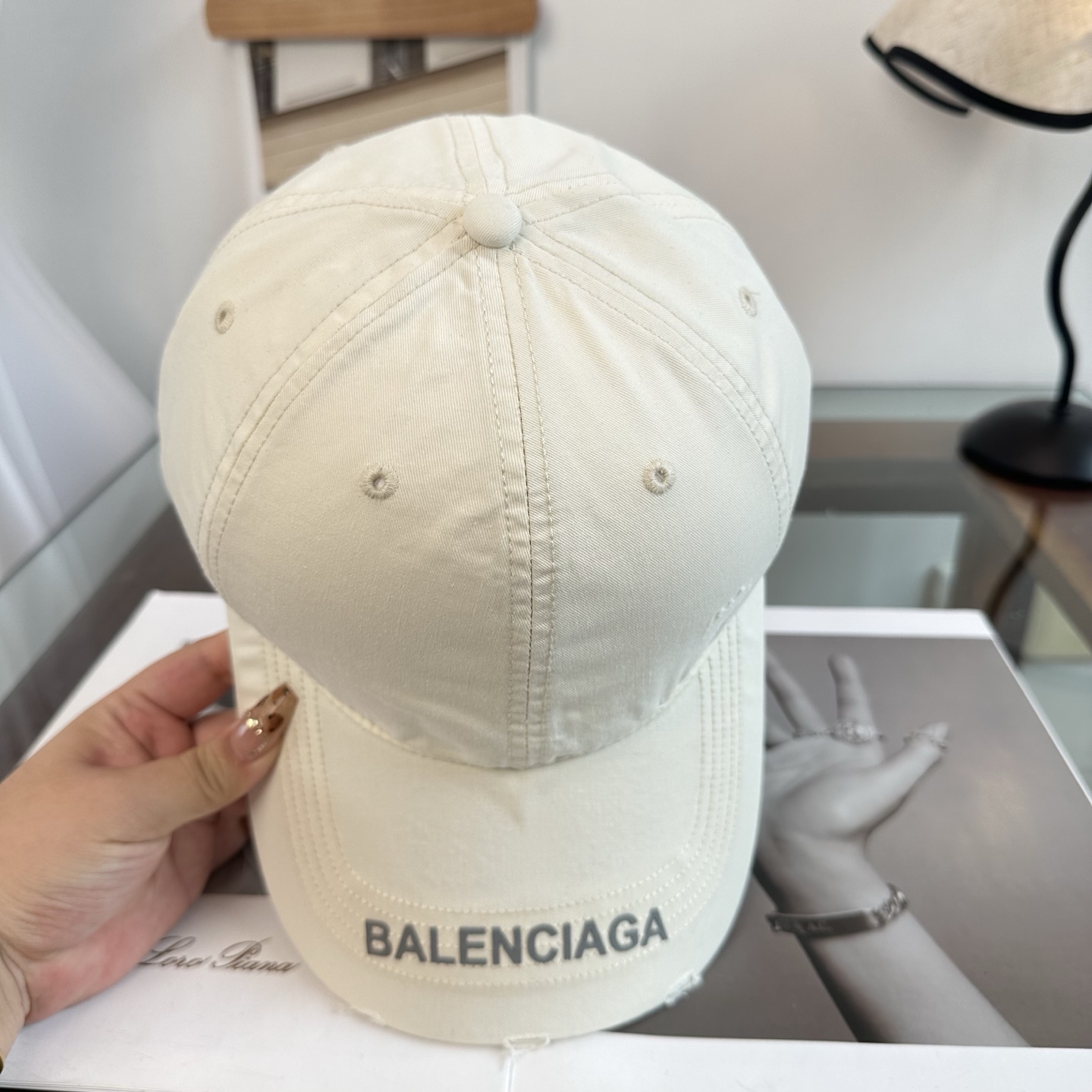新品Balenciaga 巴黎世家字母新款棒球帽现货秒发🧢简约时尚超级无敌好看的帽子！情侣款！