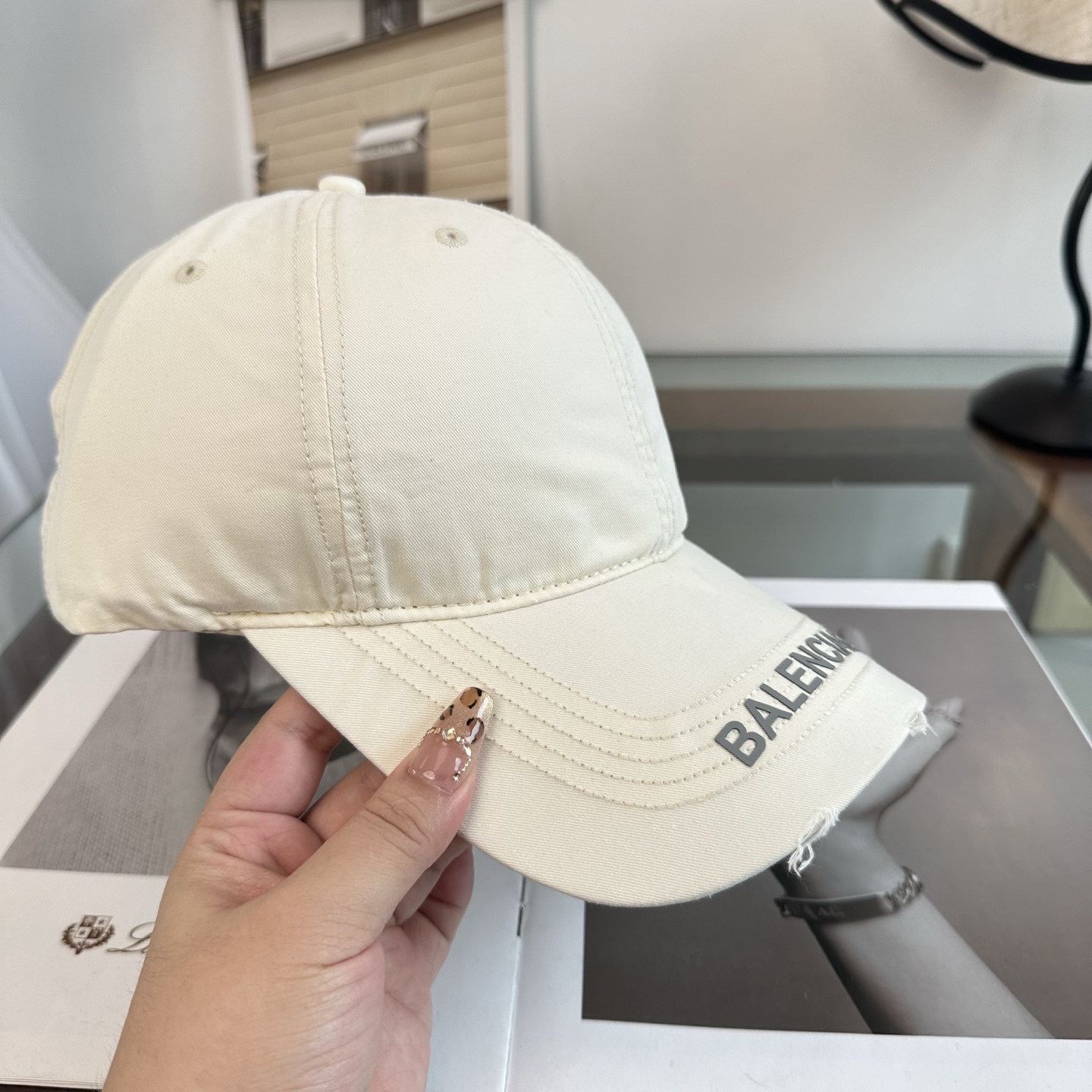 新品Balenciaga 巴黎世家字母新款棒球帽现货秒发🧢简约时尚超级无敌好看的帽子！情侣款！