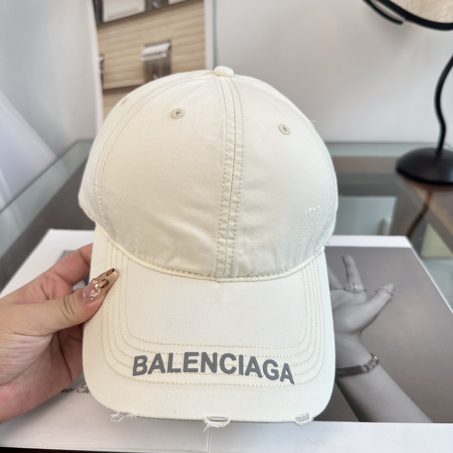 新品Balenciaga 巴黎世家字母新款棒球帽现货秒发🧢简约时尚超级无敌好看的帽子！情侣款！