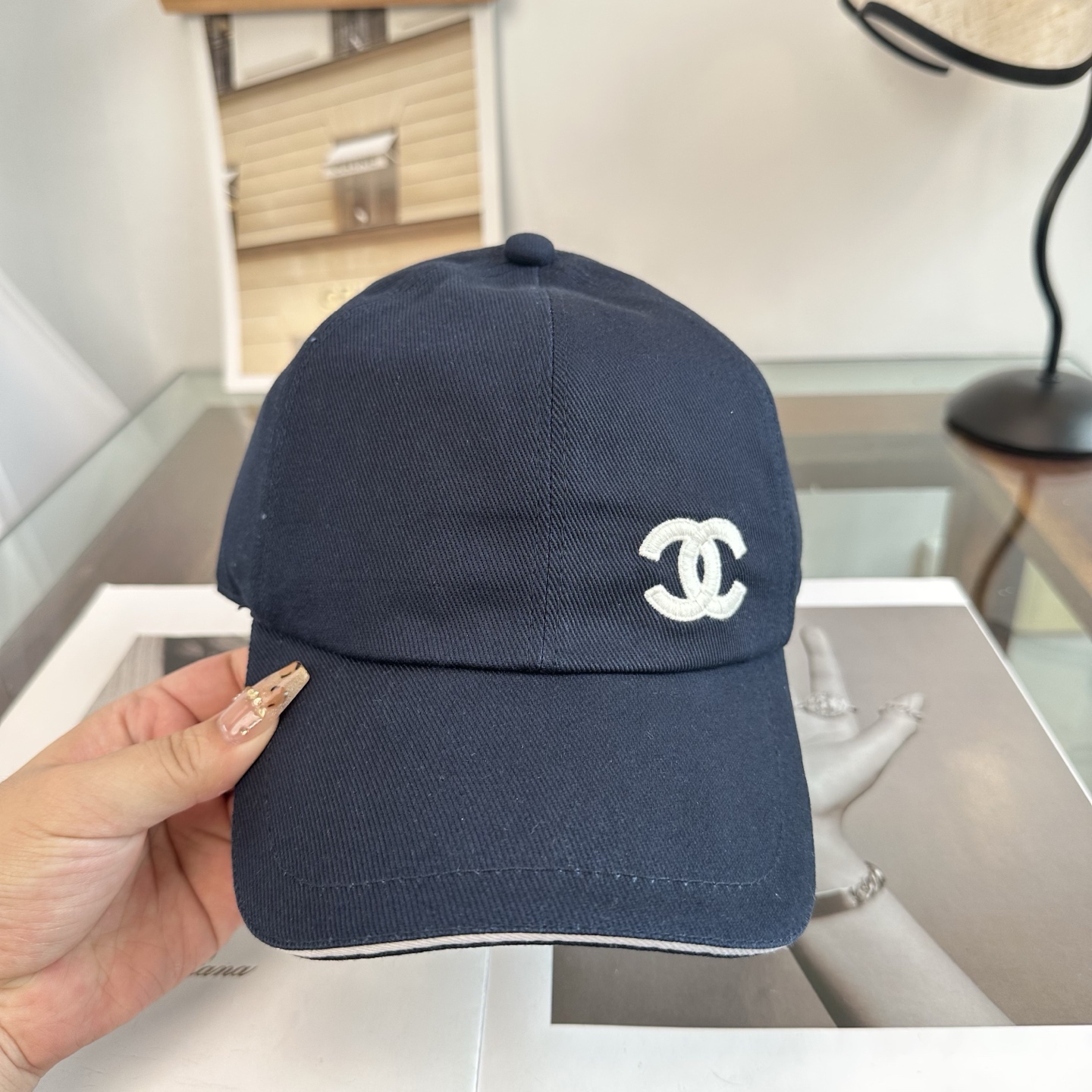 【CHANEL香奈儿】新款高级感牛仔小香风鸭舌帽 ，遮阳又超好搭配，出街单品 高货版本原单品质👄