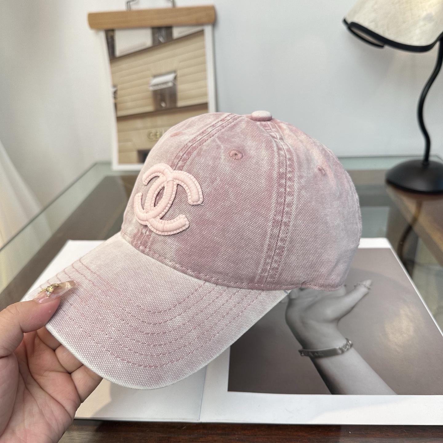 【CHANEL香奈儿】新款高级感小香风鸭舌帽 ，遮阳又超好搭配，出街单品 高货版本原单品质👄