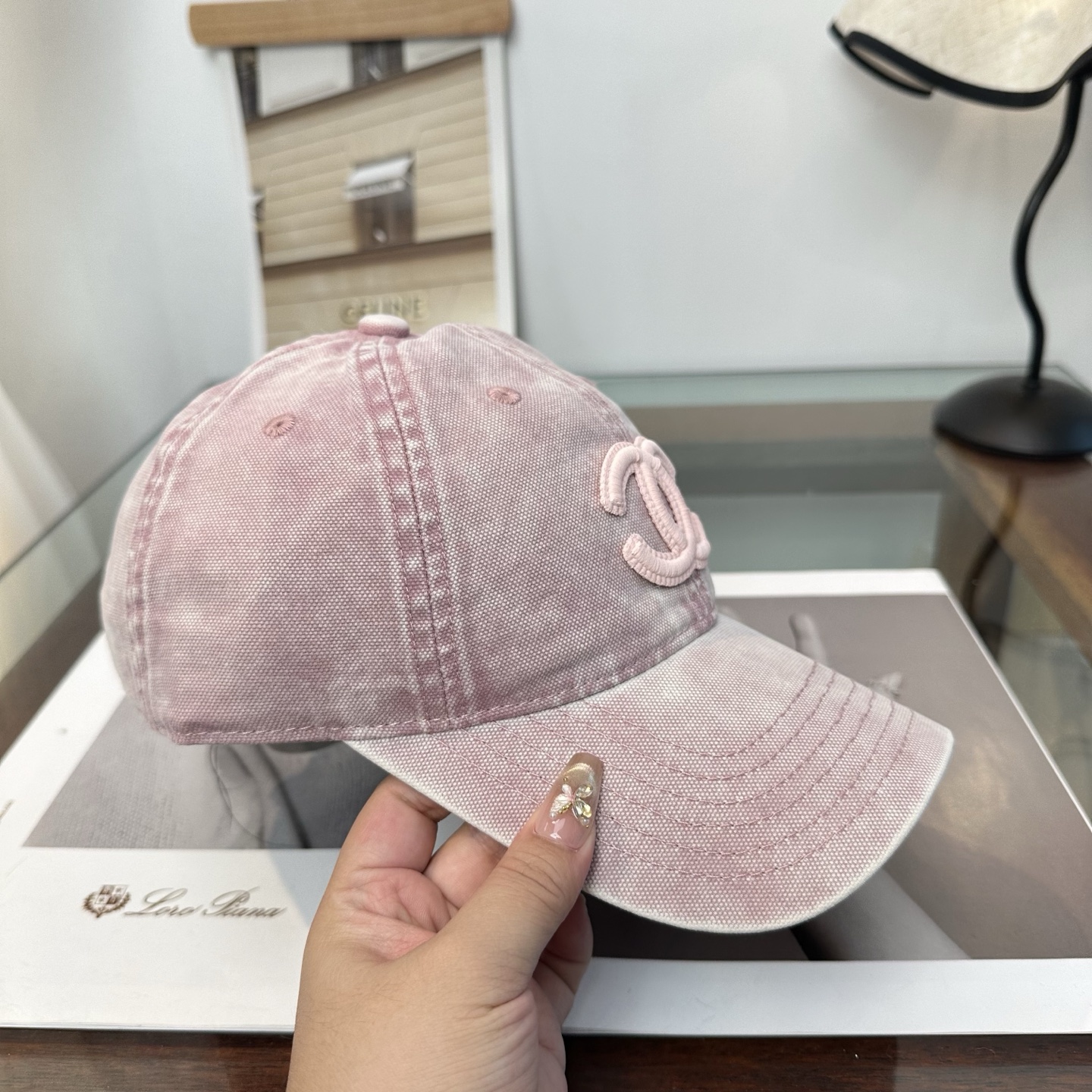 【CHANEL香奈儿】新款高级感小香风鸭舌帽 ，遮阳又超好搭配，出街单品 高货版本原单品质👄