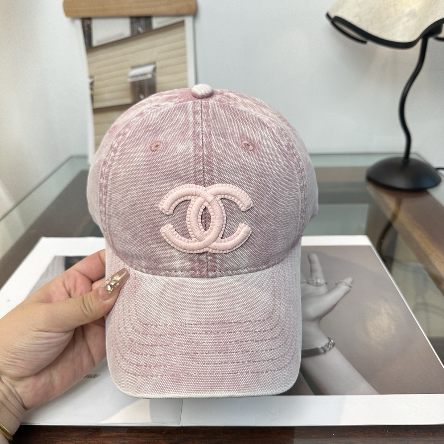 【CHANEL香奈儿】新款高级感小香风鸭舌帽 ，遮阳又超好搭配，出街单品 高货版本原单品质👄