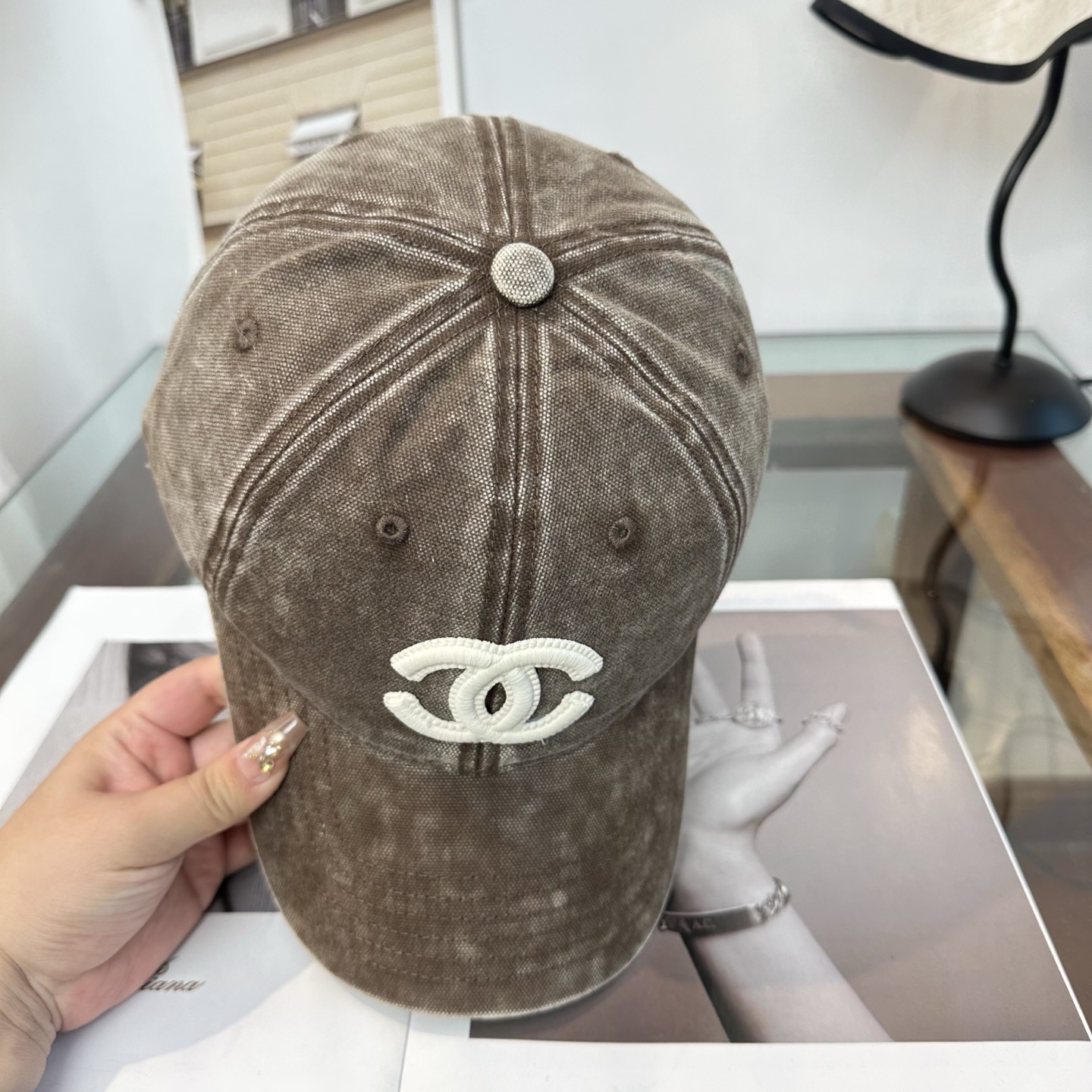 【CHANEL香奈儿】新款高级感小香风鸭舌帽 ，遮阳又超好搭配，出街单品 高货版本原单品质👄