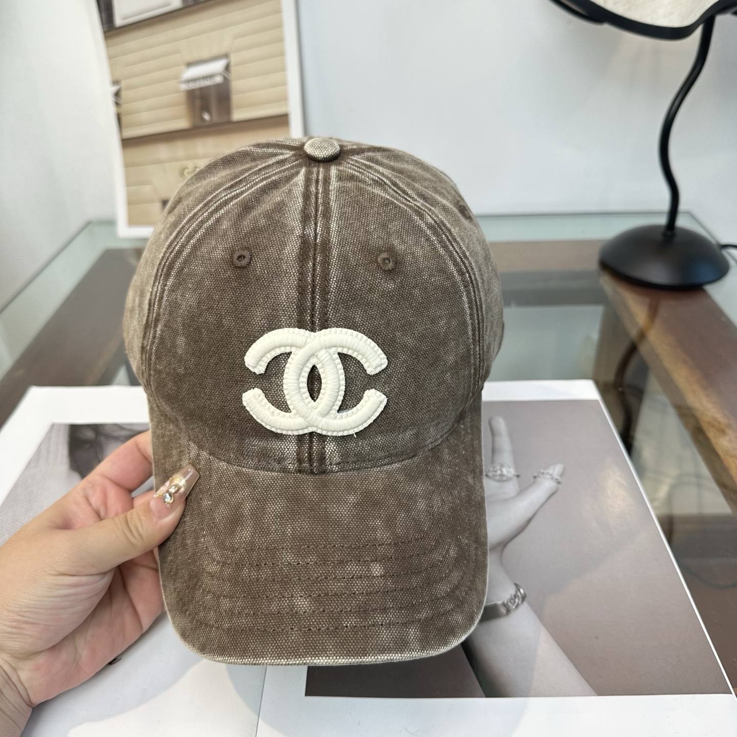 【CHANEL香奈儿】新款高级感小香风鸭舌帽 ，遮阳又超好搭配，出街单品 高货版本原单品质👄