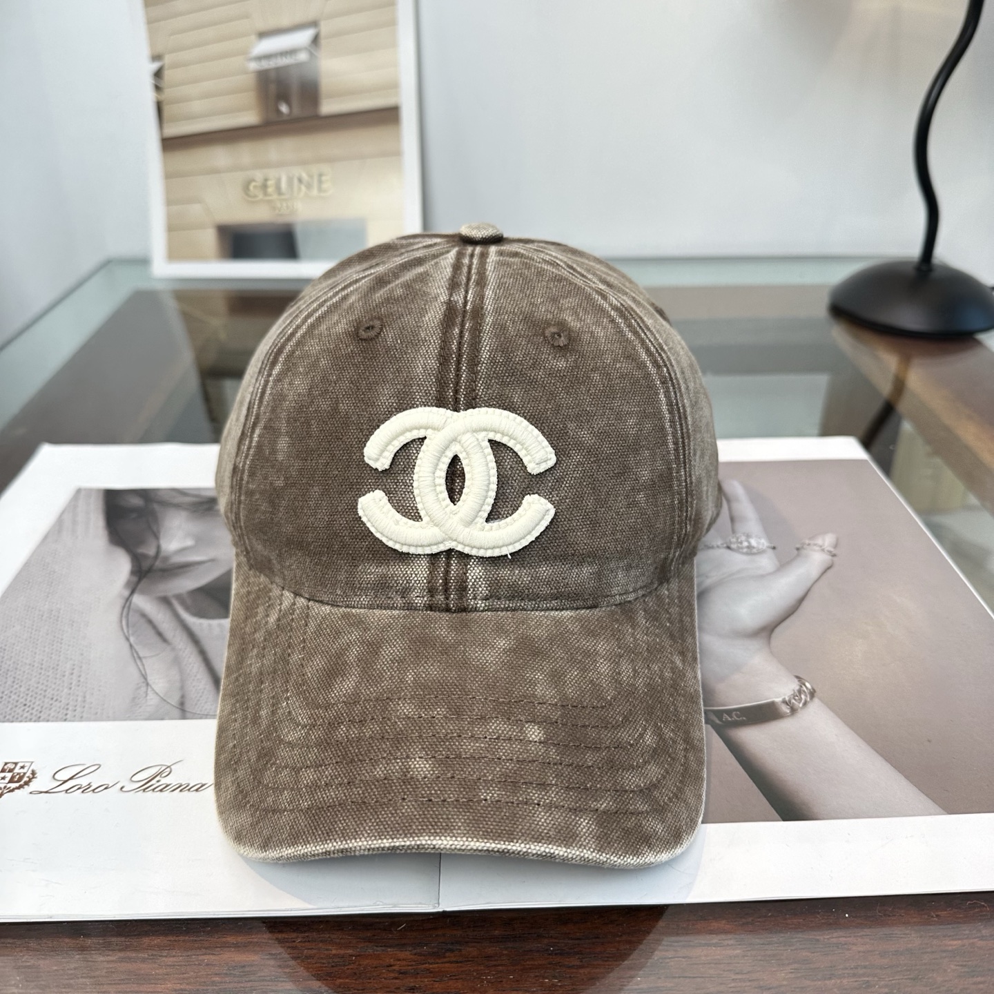 【CHANEL香奈儿】新款高级感小香风鸭舌帽 ，遮阳又超好搭配，出街单品 高货版本原单品质👄