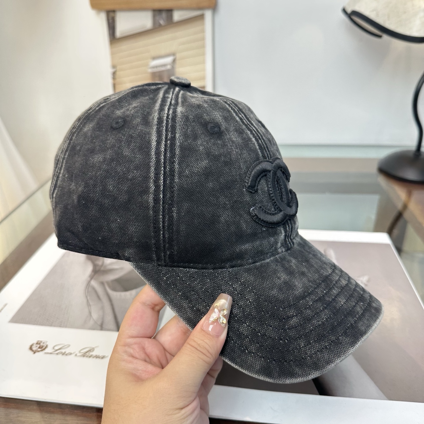 【CHANEL香奈儿】新款高级感小香风鸭舌帽 ，遮阳又超好搭配，出街单品 高货版本原单品质👄