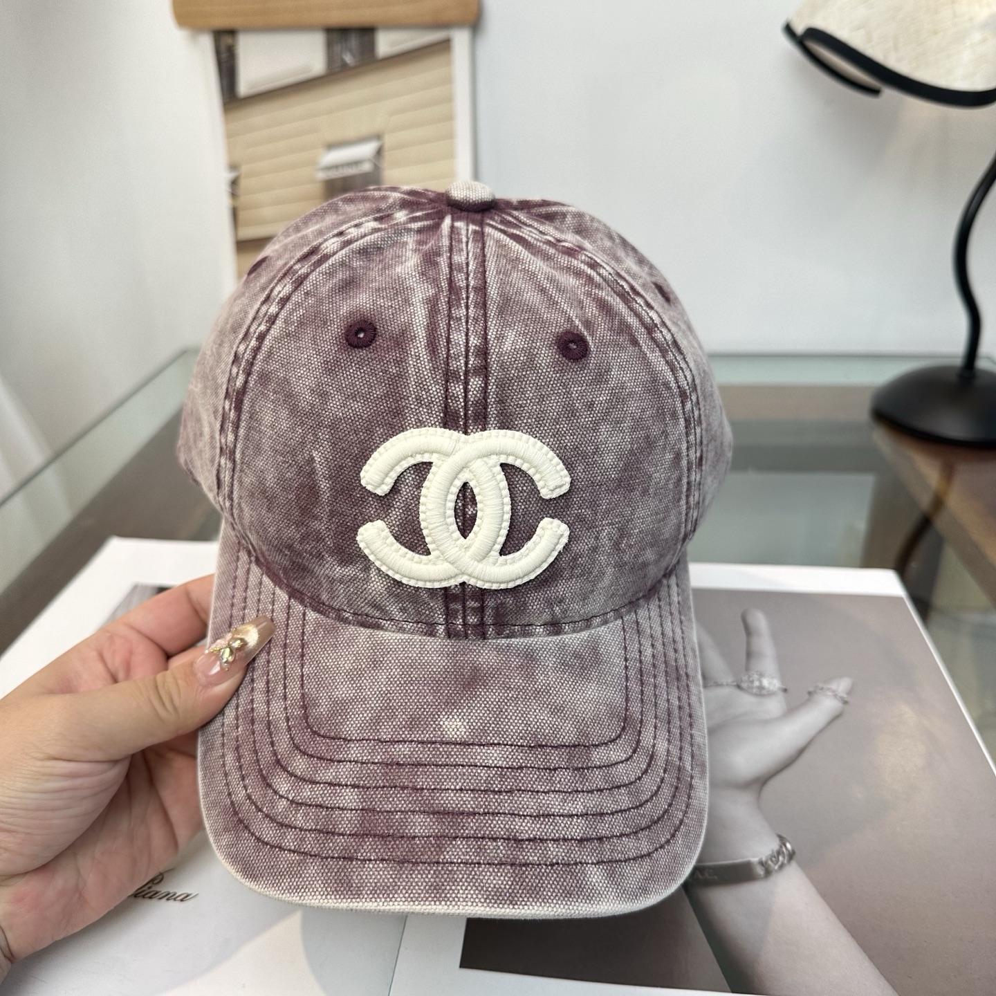 【CHANEL香奈儿】新款高级感小香风鸭舌帽 ，遮阳又超好搭配，出街单品 高货版本原单品质👄