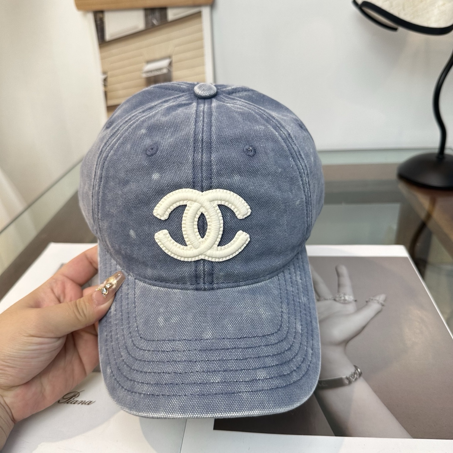 【CHANEL香奈儿】新款高级感小香风鸭舌帽 ，遮阳又超好搭配，出街单品 高货版本原单品质👄