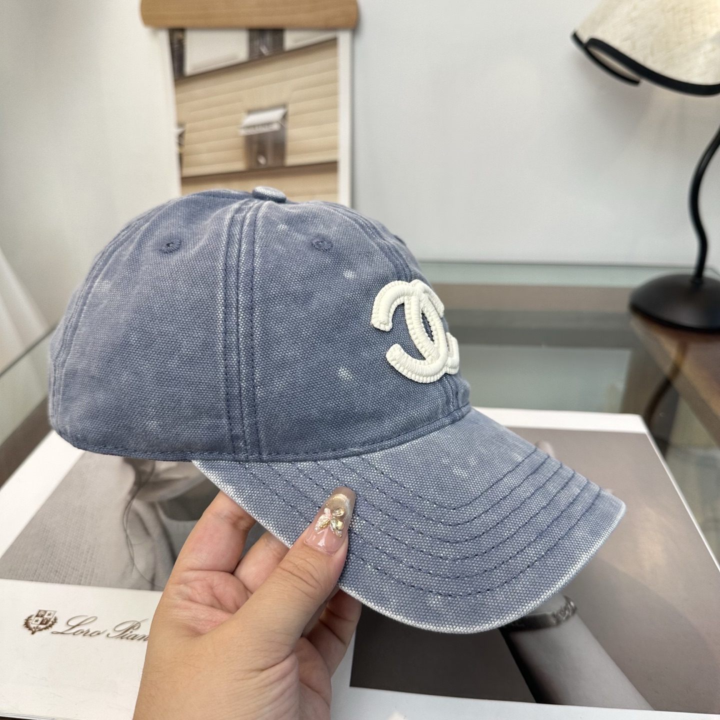 【CHANEL香奈儿】新款高级感小香风鸭舌帽 ，遮阳又超好搭配，出街单品 高货版本原单品质👄