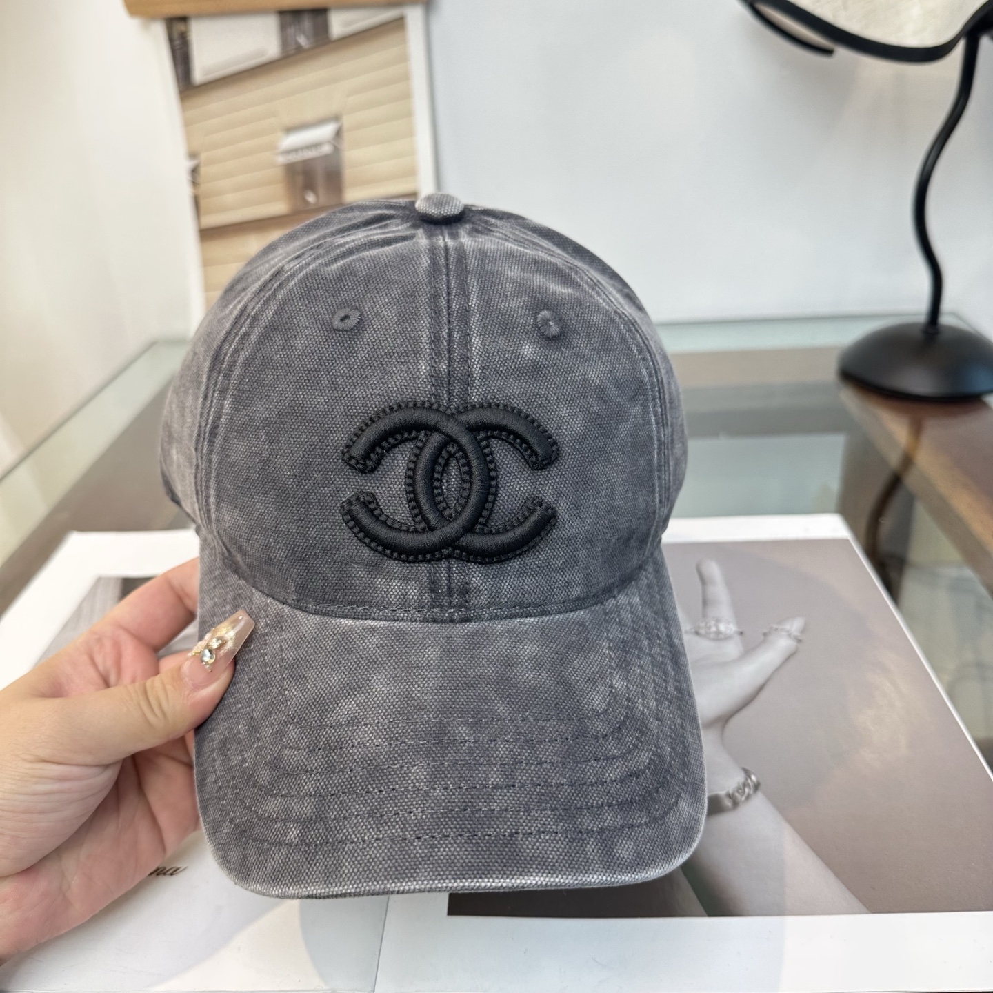 【CHANEL香奈儿】新款高级感小香风鸭舌帽 ，遮阳又超好搭配，出街单品 高货版本原单品质👄