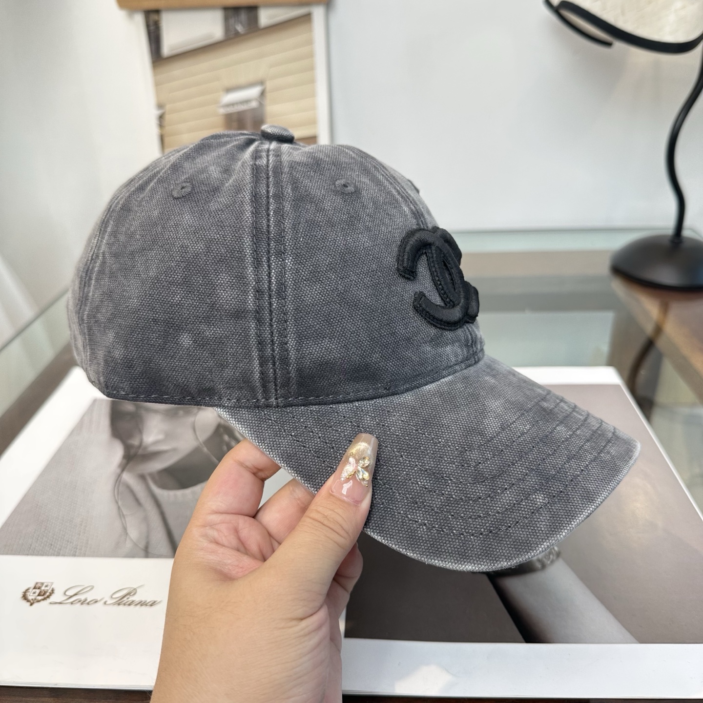 【CHANEL香奈儿】新款高级感小香风鸭舌帽 ，遮阳又超好搭配，出街单品 高货版本原单品质👄