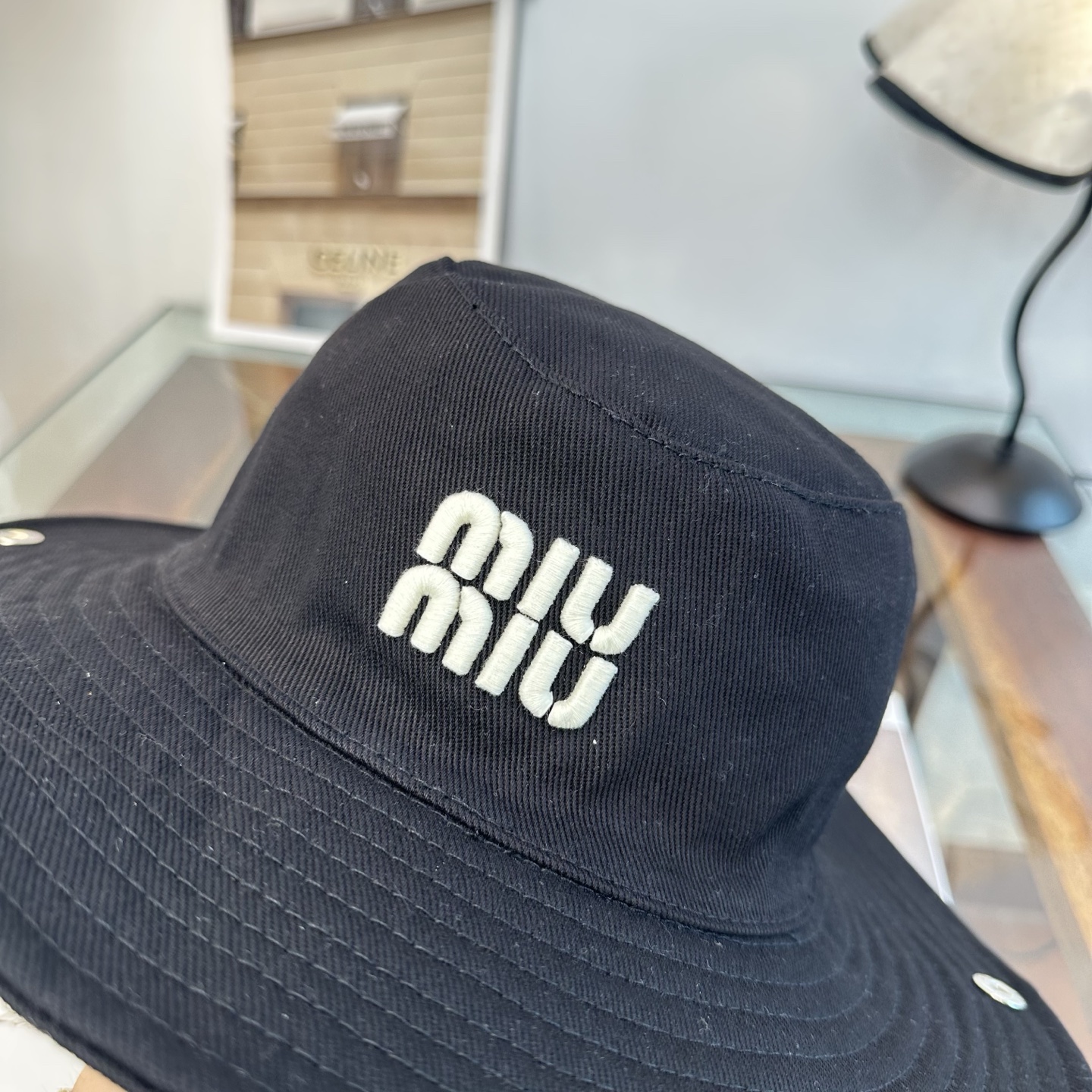 缪缪miumiu渔夫帽 让兼顾时尚和遮阳的简约桶帽出游拍照📷拗造型必备敲显脸小