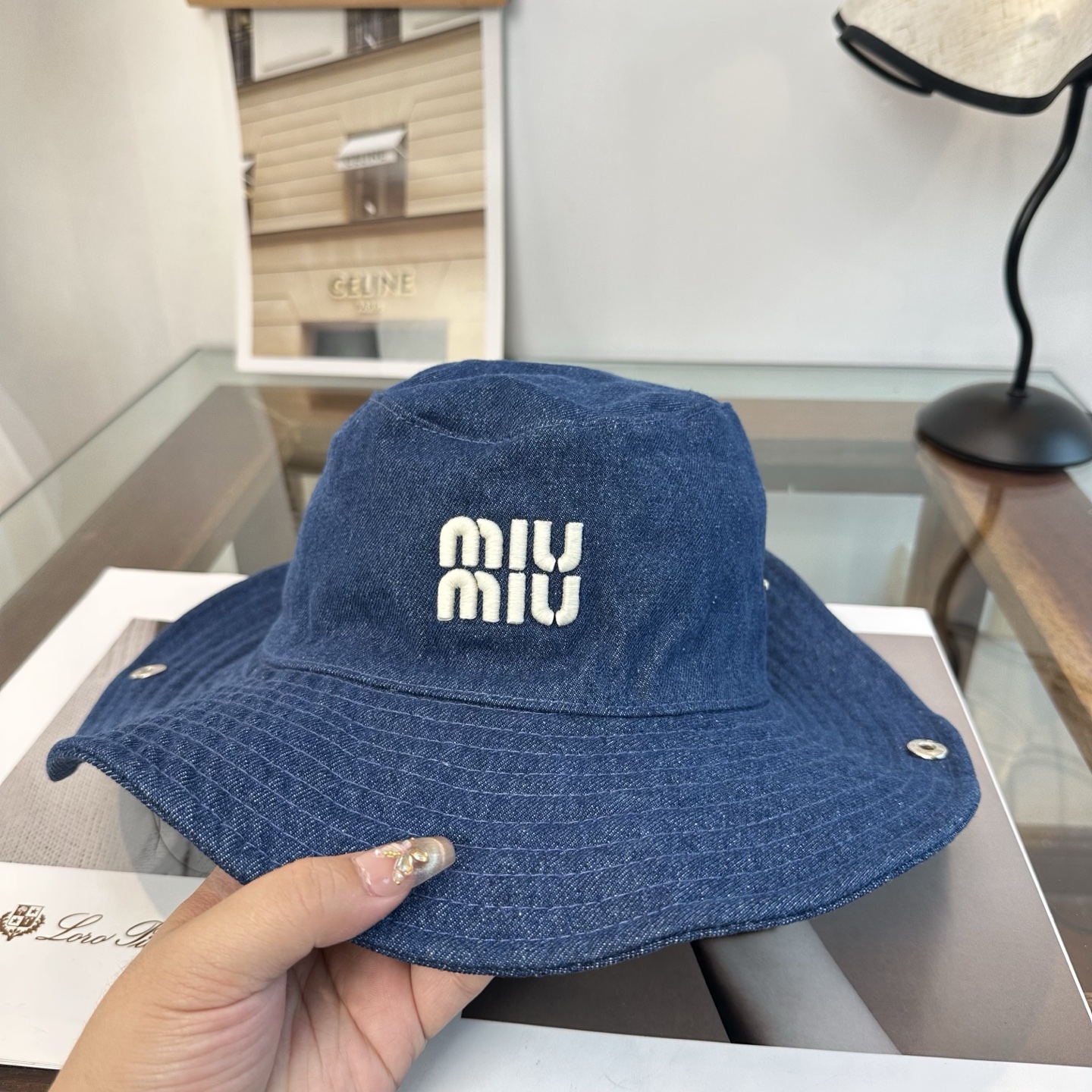 缪缪miumiu渔夫帽 让兼顾时尚和遮阳的简约桶帽出游拍照📷拗造型必备敲显脸小