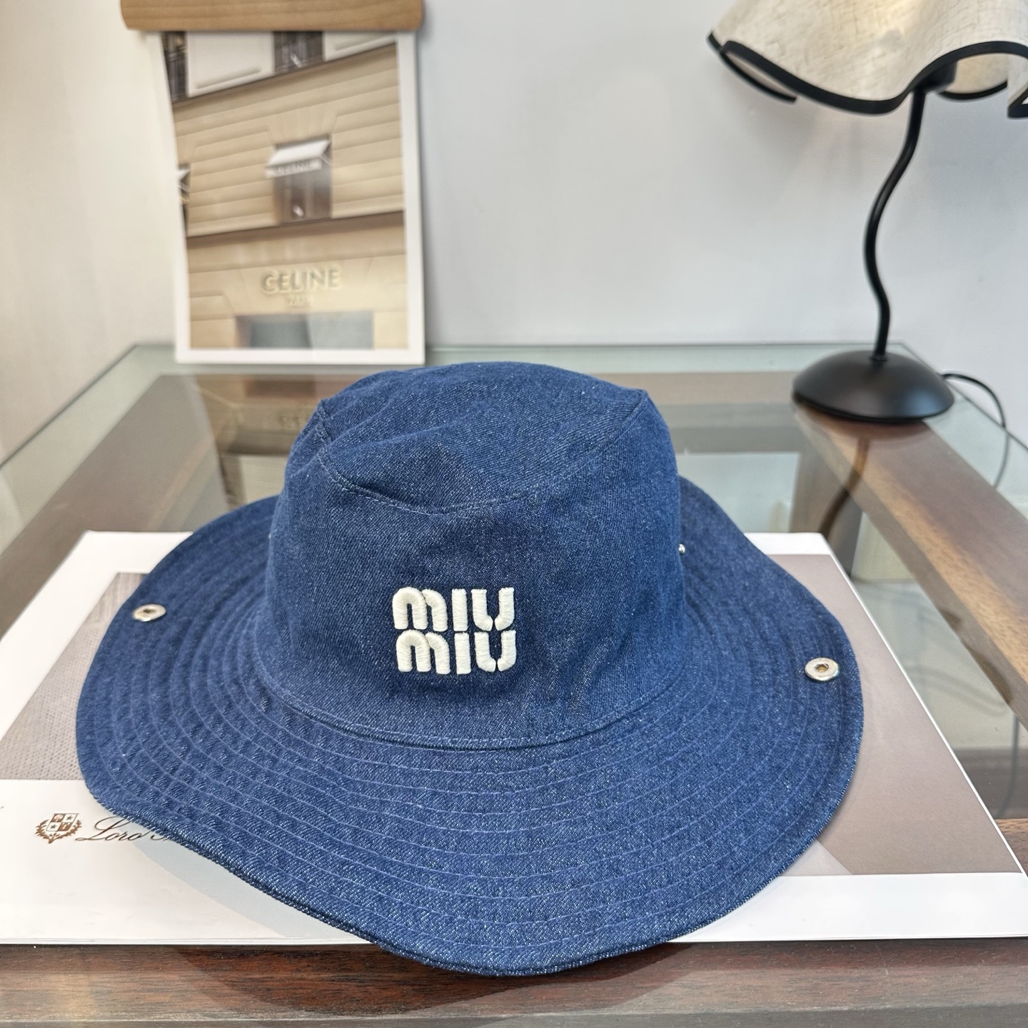 缪缪miumiu渔夫帽 让兼顾时尚和遮阳的简约桶帽出游拍照📷拗造型必备敲显脸小