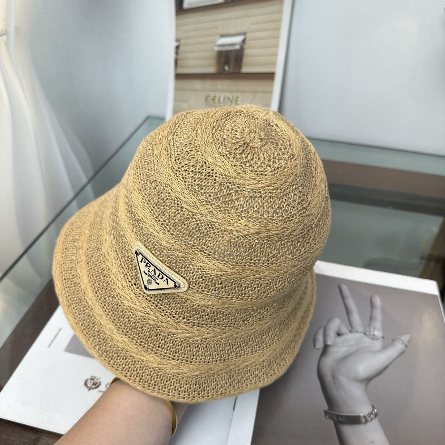 普拉达 2026新款可遮阳帽女透气渔夫帽度假旅游拍照时尚搭子