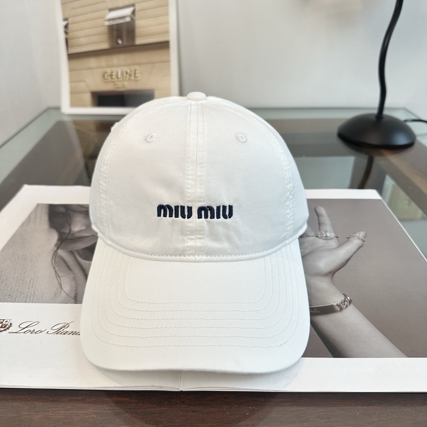 Miu Miu 谬谬miumiu 新款棒球帽， 开模订制， 做工细致质量超赞