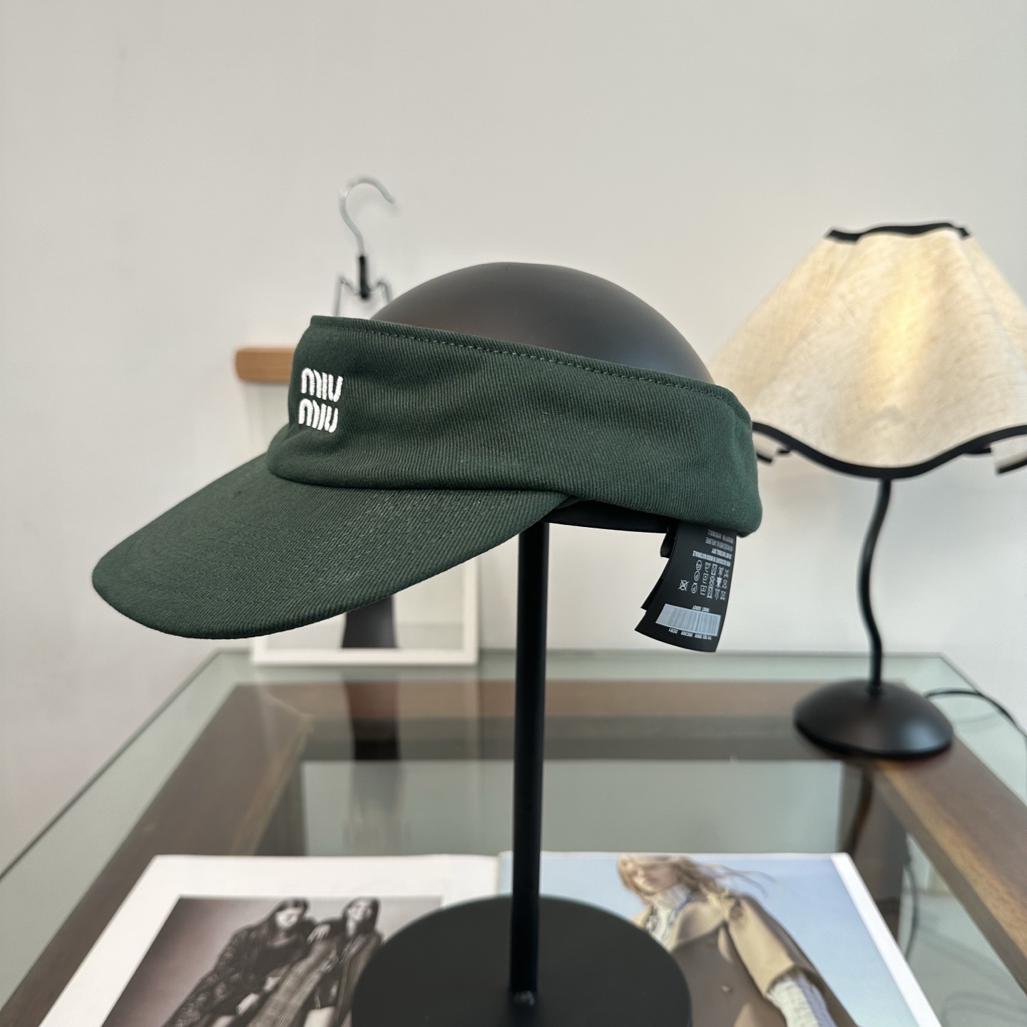 Miu Miu miumiu 缪缪 夏季空顶帽，跑步遮阳防晒两不误，夏季 单品，戴着不闷热，非常有活力的一款，无敌