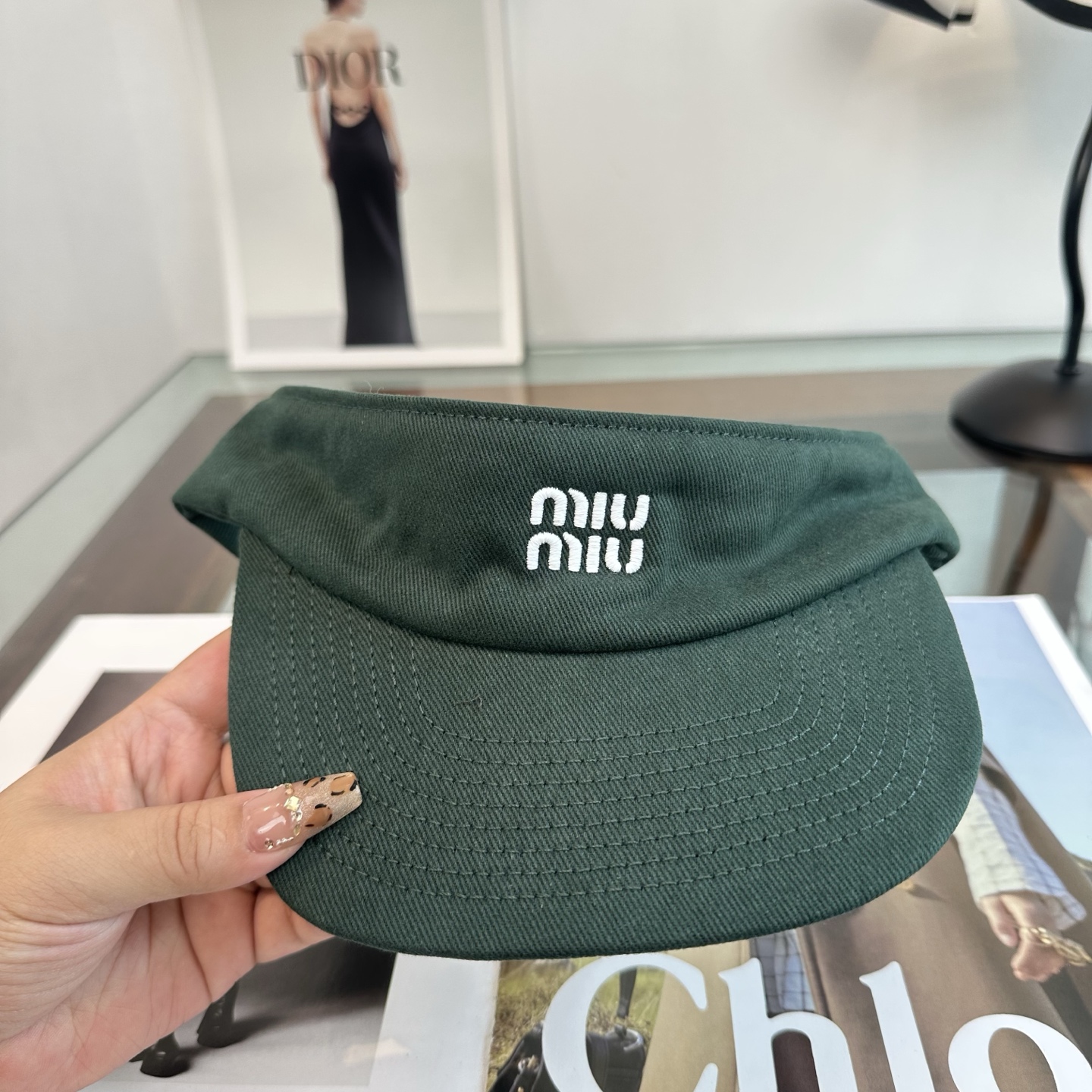 miumiu 缪缪 夏季空顶帽，跑步遮阳防晒两不误，夏季必备单品，戴着不闷热，非常有活力的一款，超级无敌