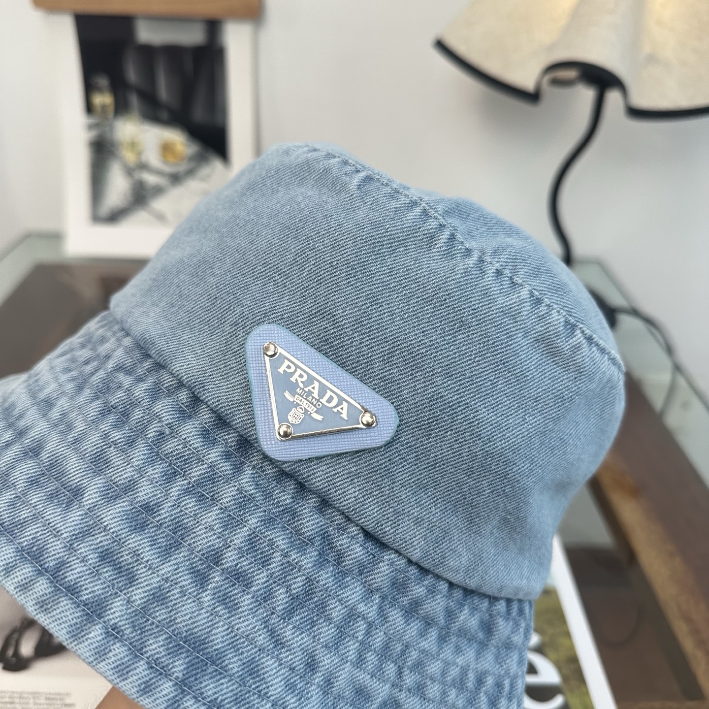 Prada 普拉达 Prada 三角标渔夫帽，显脸小 款超好搭配，赶紧入手