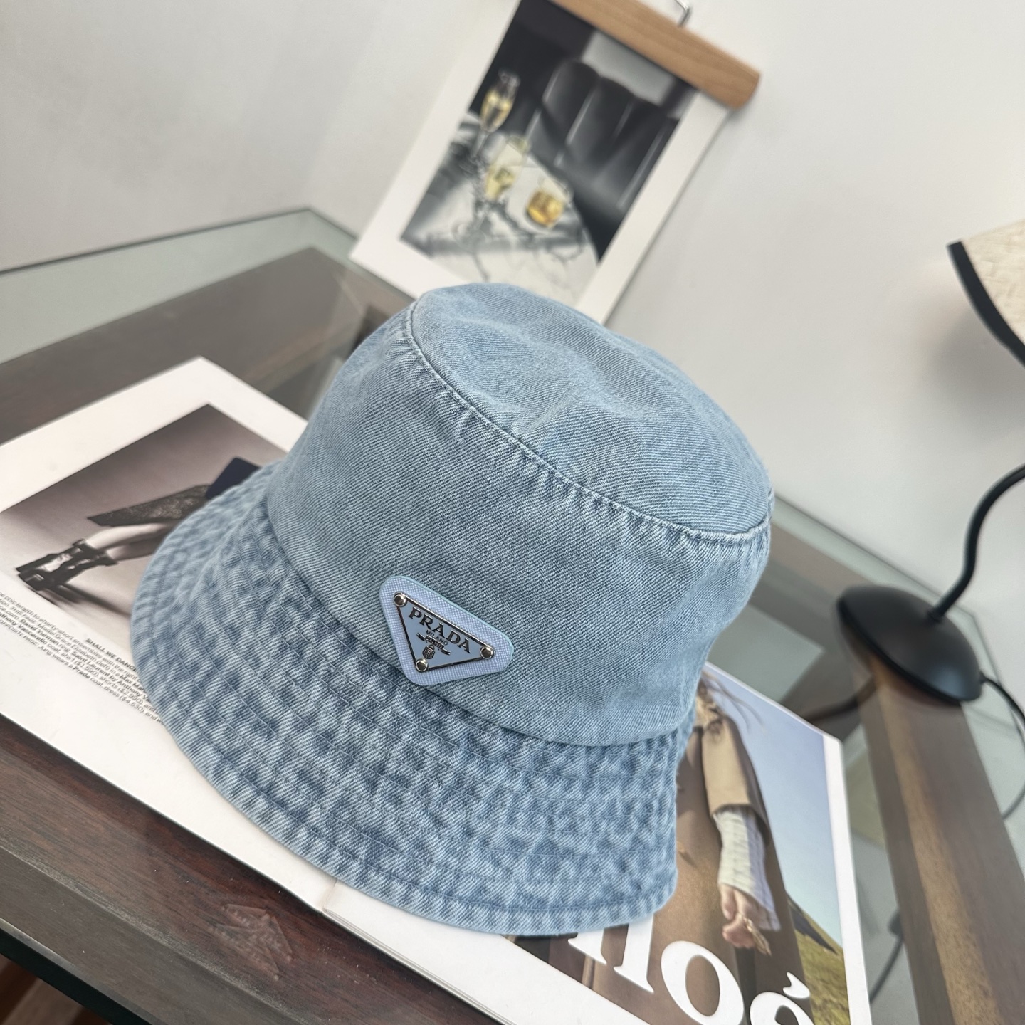 Prada 普拉达 Prada 三角标渔夫帽，显脸小 款超好搭配，赶紧入手