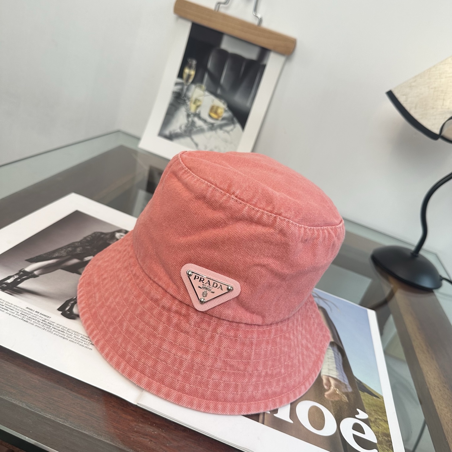 Prada 普拉达 Prada 三角标渔夫帽，显脸小 款超好搭配，赶紧入手
