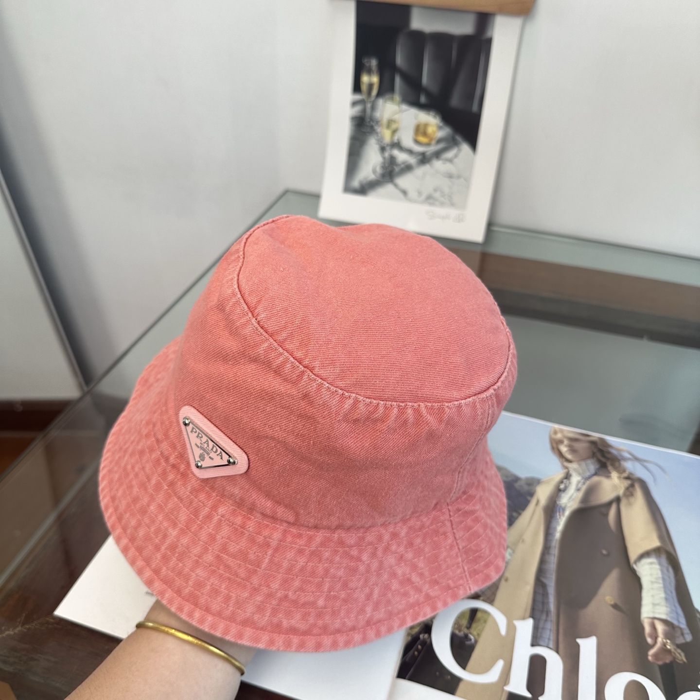 Prada 普拉达 Prada 三角标渔夫帽，显脸小 款超好搭配，赶紧入手