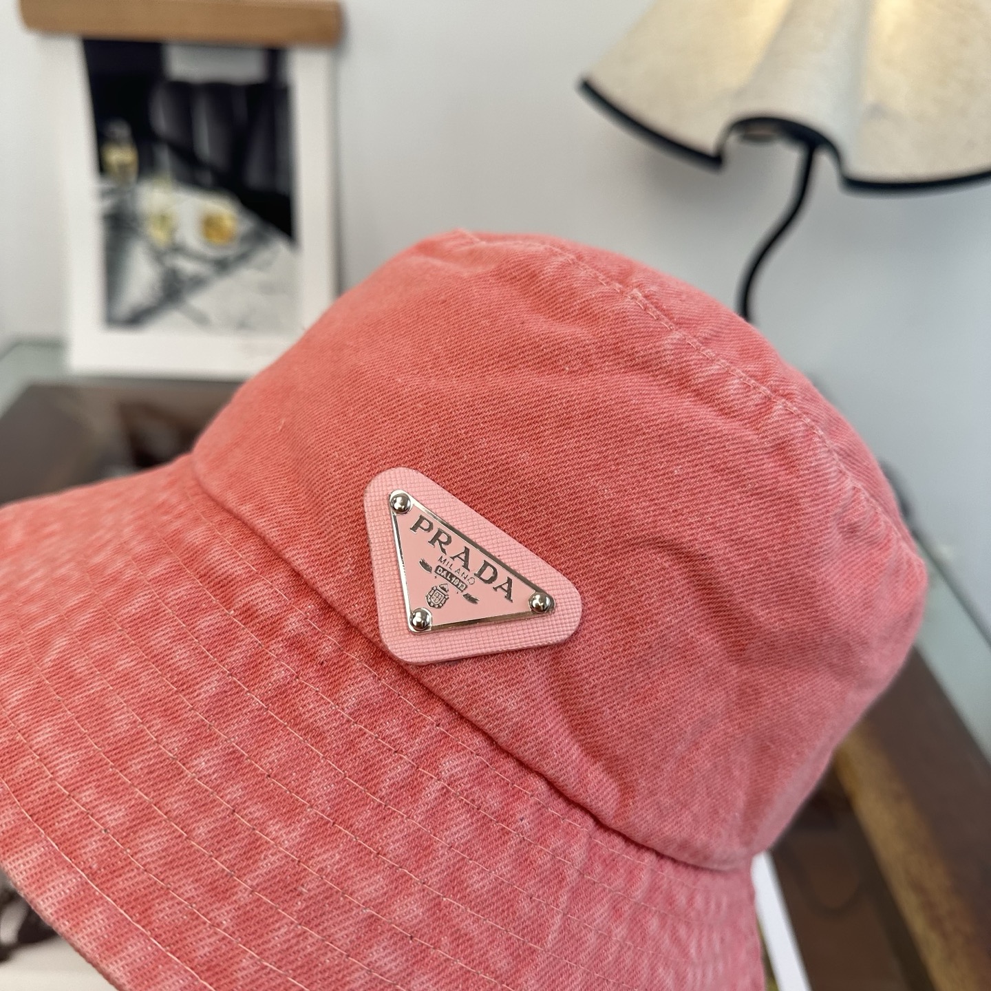 Prada 普拉达 Prada 三角标渔夫帽，显脸小 款超好搭配，赶紧入手