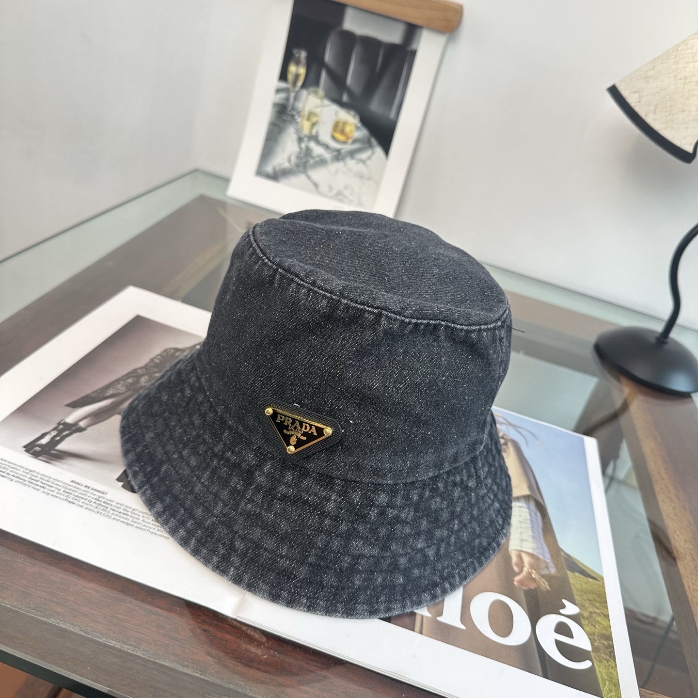 Prada 普拉达 Prada 三角标渔夫帽，显脸小 款超好搭配，赶紧入手