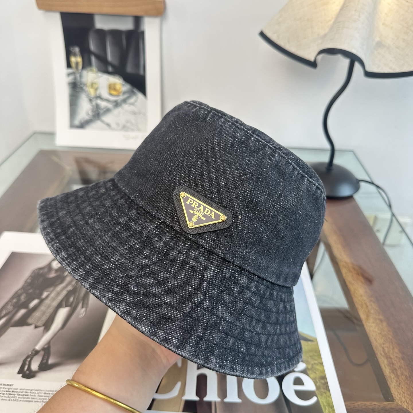 Prada 普拉达 Prada 三角标渔夫帽，显脸小 款超好搭配，赶紧入手