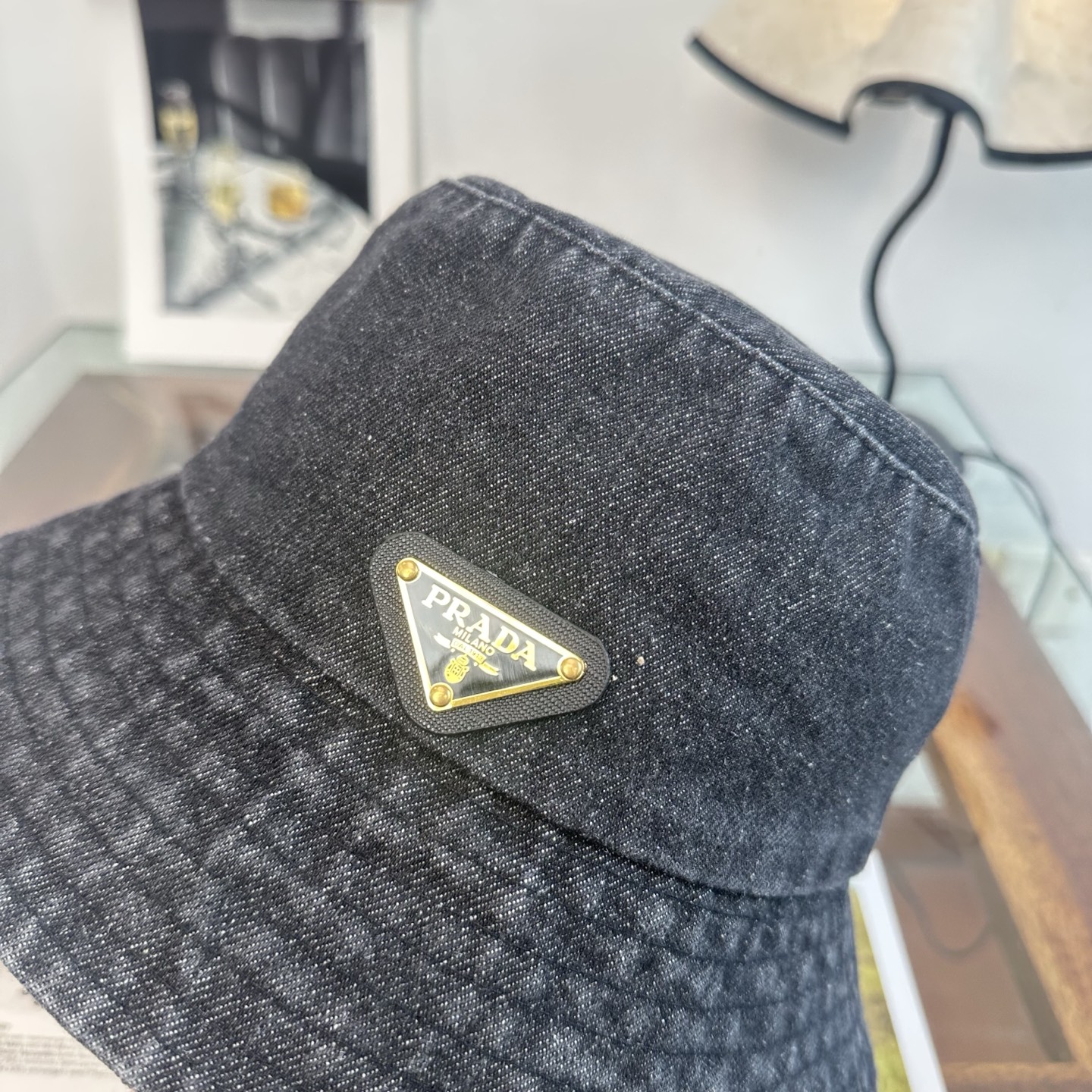 Prada 普拉达 Prada 三角标渔夫帽，显脸小 款超好搭配，赶紧入手