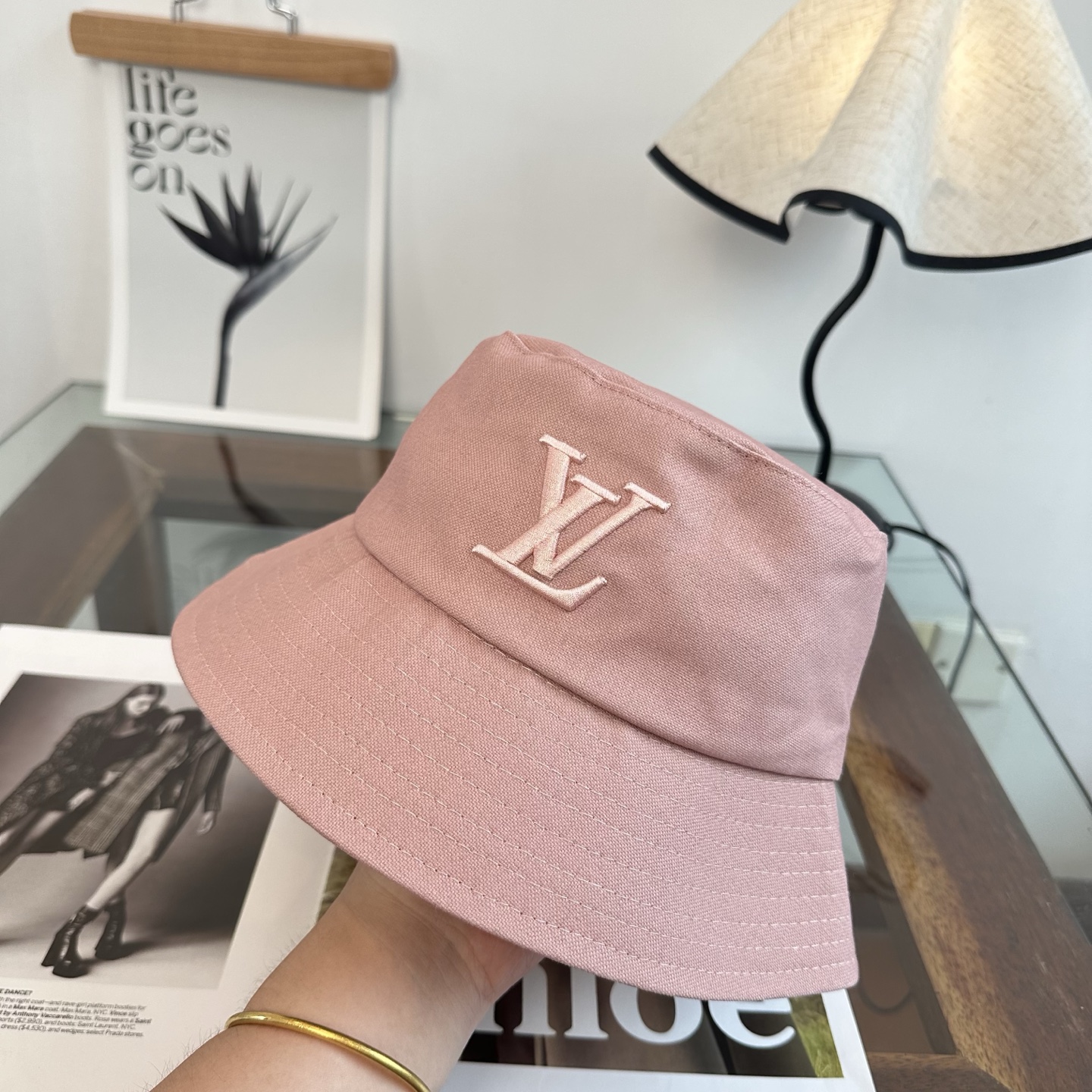 Louis Vuitton LV路易威登 渔夫帽 款 轻盈透气。完美版型，对格精准无误， 品质，独家 摄，男女适用