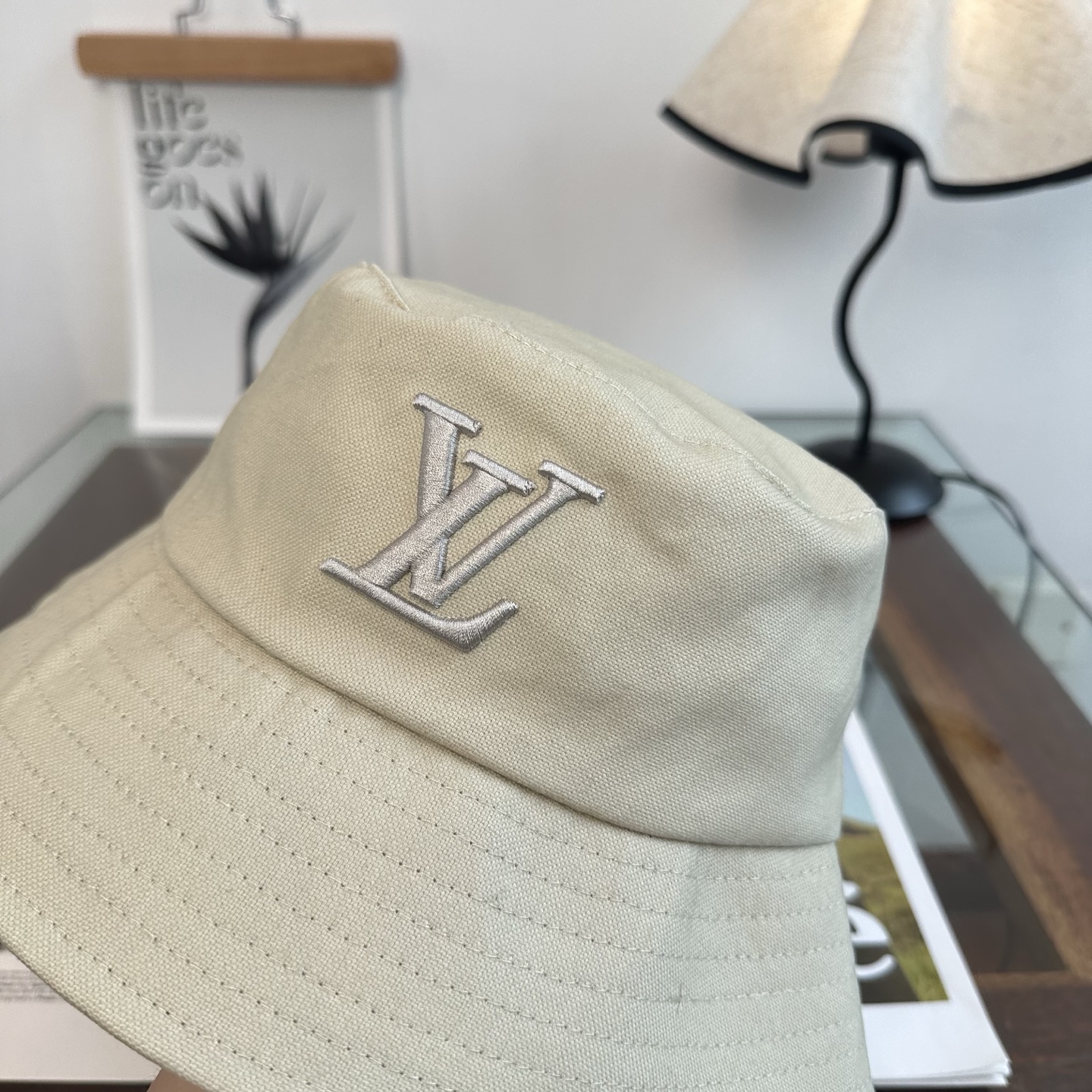 Louis Vuitton LV路易威登 渔夫帽 款 轻盈透气。完美版型，对格精准无误， 品质，独家 摄，男女适用
