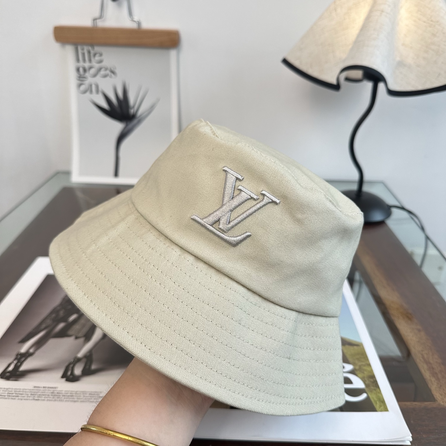 Louis Vuitton LV路易威登 渔夫帽 款 轻盈透气。完美版型，对格精准无误， 品质，独家 摄，男女适用
