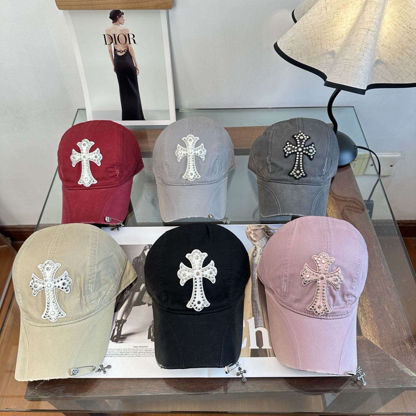 Chrome Hearts Chrome hearts 克罗心 新款十字架 高品质棒球帽，高端定制版 博主同款 墙裂推荐 质量巨好 谁戴谁 ~