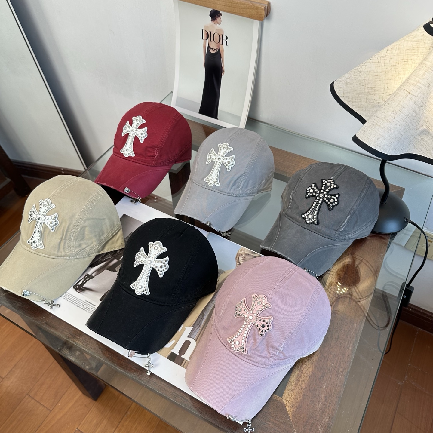 Chrome Hearts Chrome hearts 克罗心 新款十字架 高品质棒球帽，高端定制版 博主同款 墙裂推荐 质量巨好 谁戴谁 ~