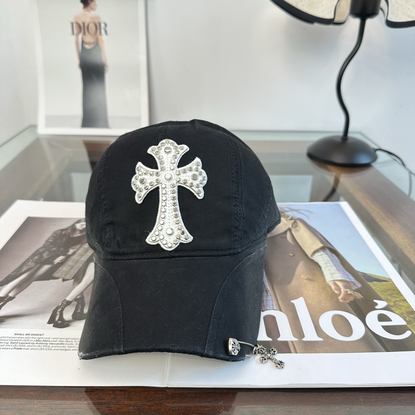 Chrome Hearts Chrome hearts 克罗心 新款十字架 高品质棒球帽，高端定制版 博主同款 墙裂推荐 质量巨好 谁戴谁 ~