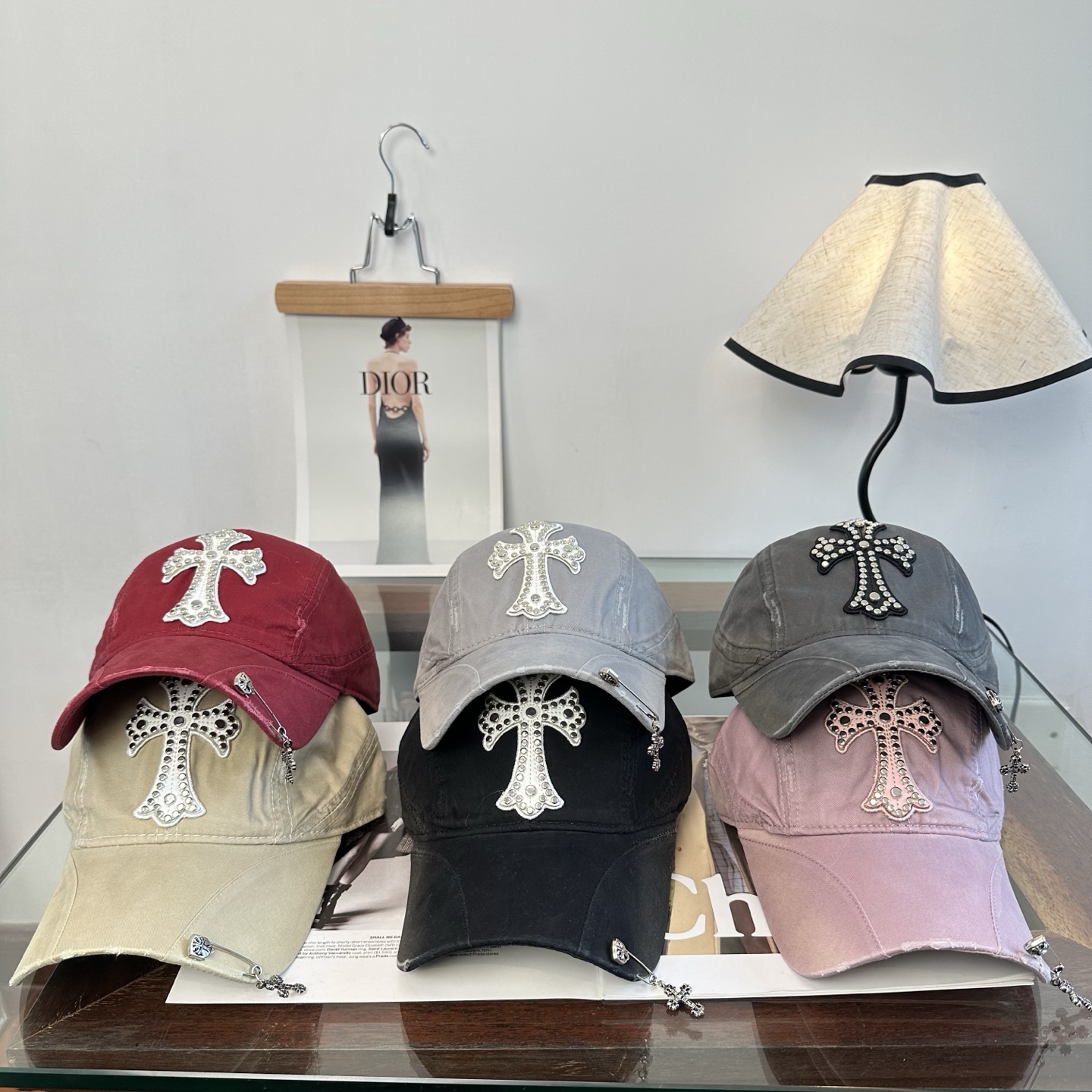 Chrome Hearts Chrome hearts 克罗心 新款十字架 高品质棒球帽，高端定制版 博主同款 墙裂推荐 质量巨好 谁戴谁 ~