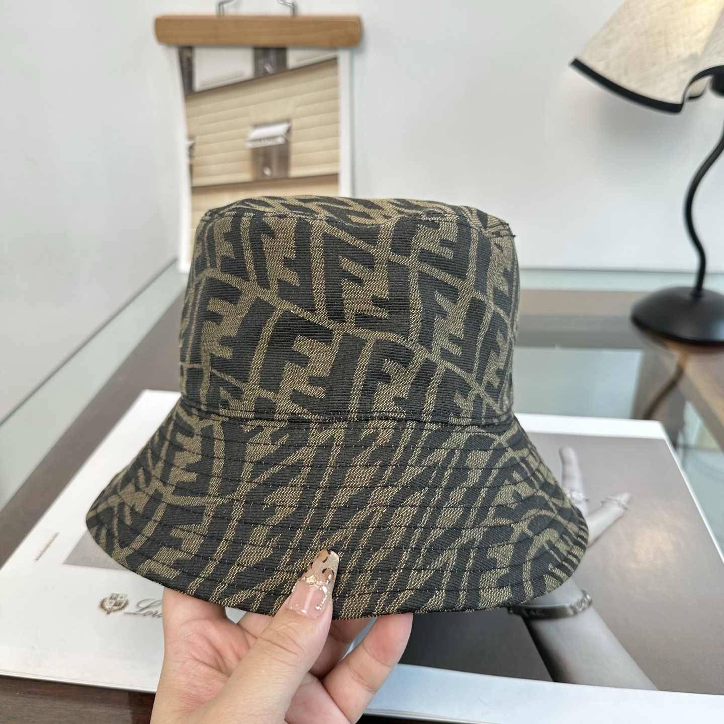 Fendi fendi芬迪 渔夫帽 款 轻盈透气。完美版型，对格精准无误， 品质，独家 摄，男女适用