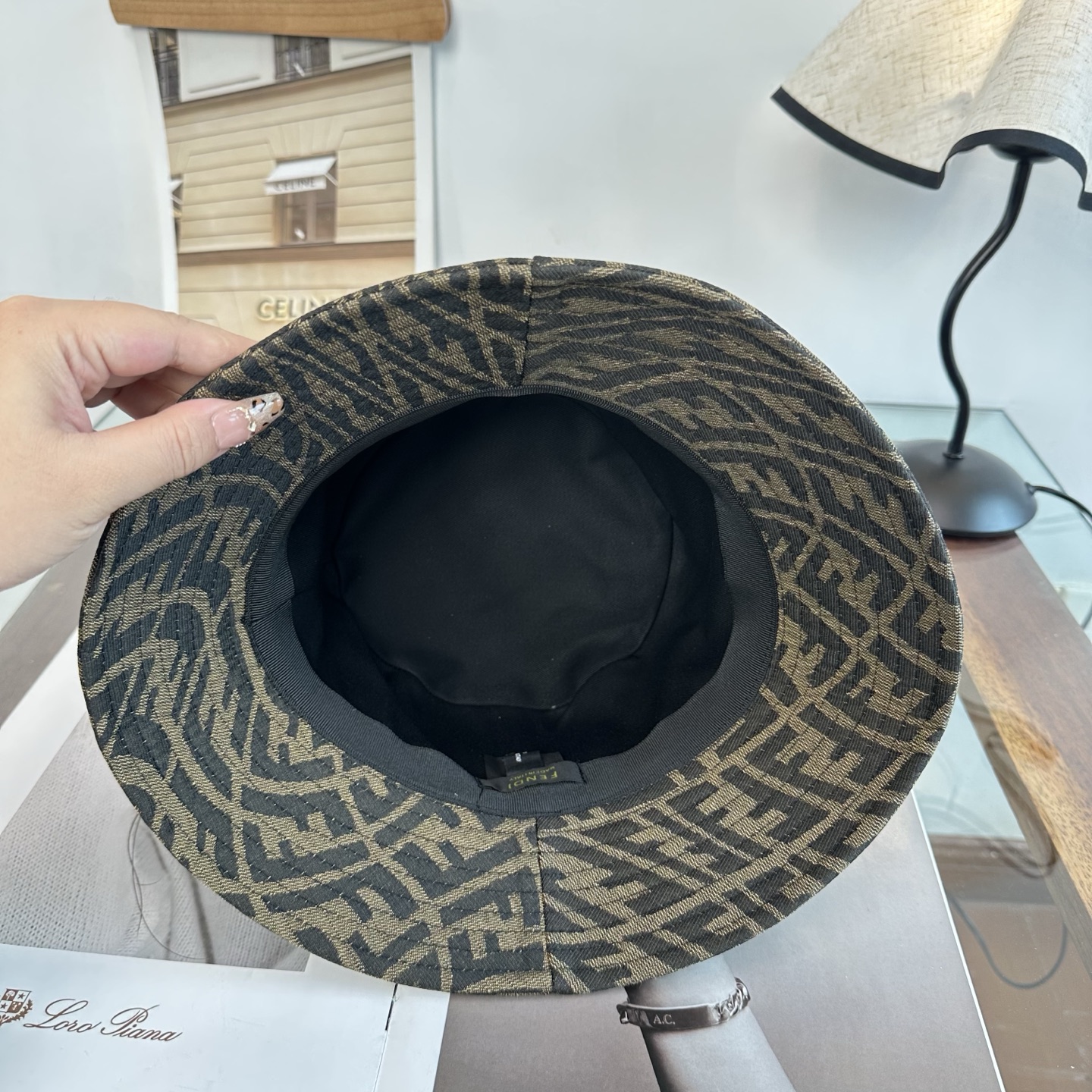 Fendi fendi芬迪 渔夫帽 款 轻盈透气。完美版型，对格精准无误， 品质，独家 摄，男女适用