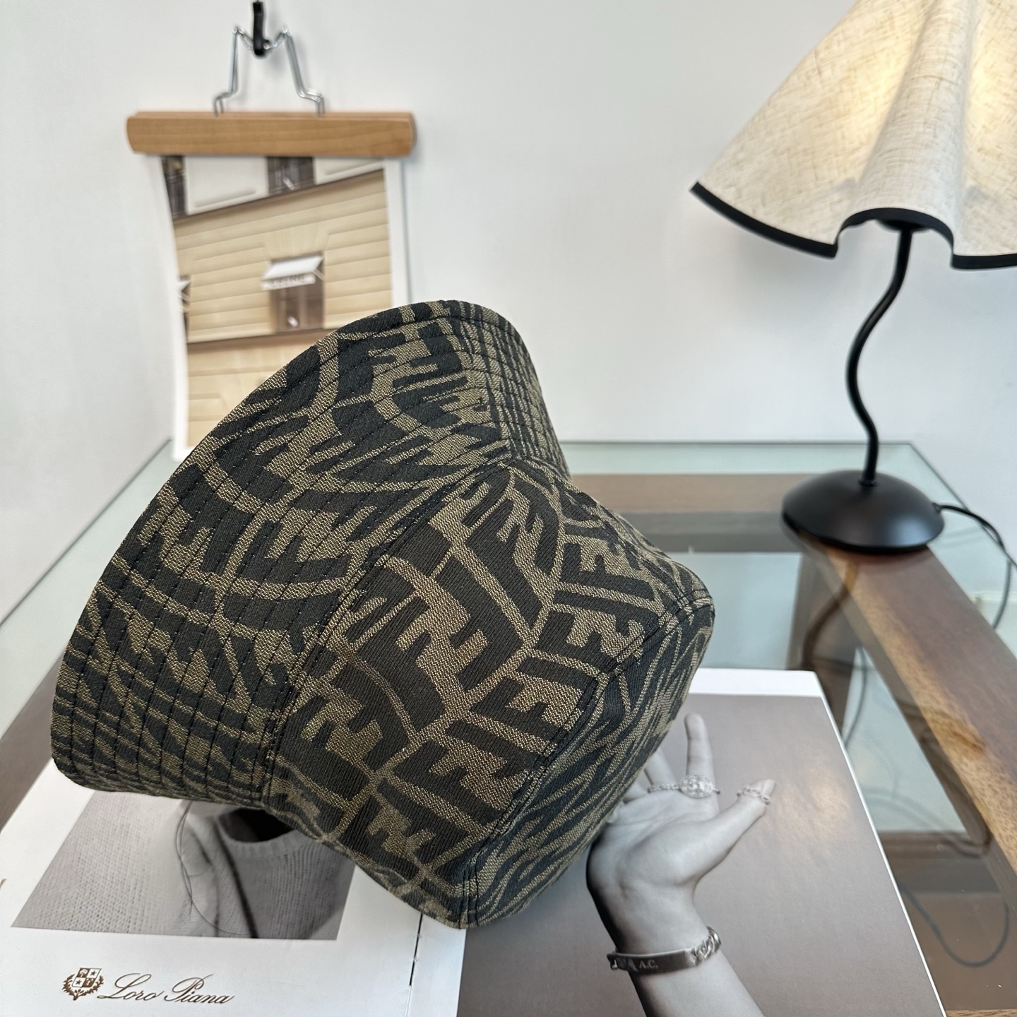 Fendi fendi芬迪 渔夫帽 款 轻盈透气。完美版型，对格精准无误， 品质，独家 摄，男女适用
