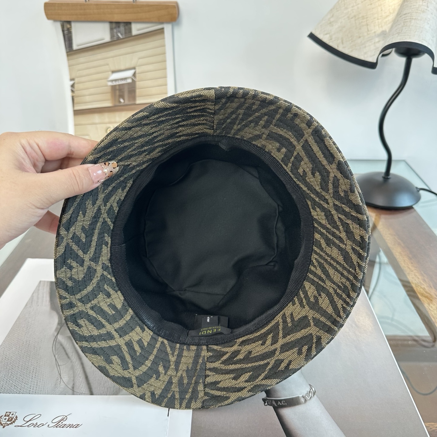 Fendi fendi芬迪 渔夫帽 款 轻盈透气。完美版型，对格精准无误， 品质，独家 摄，男女适用