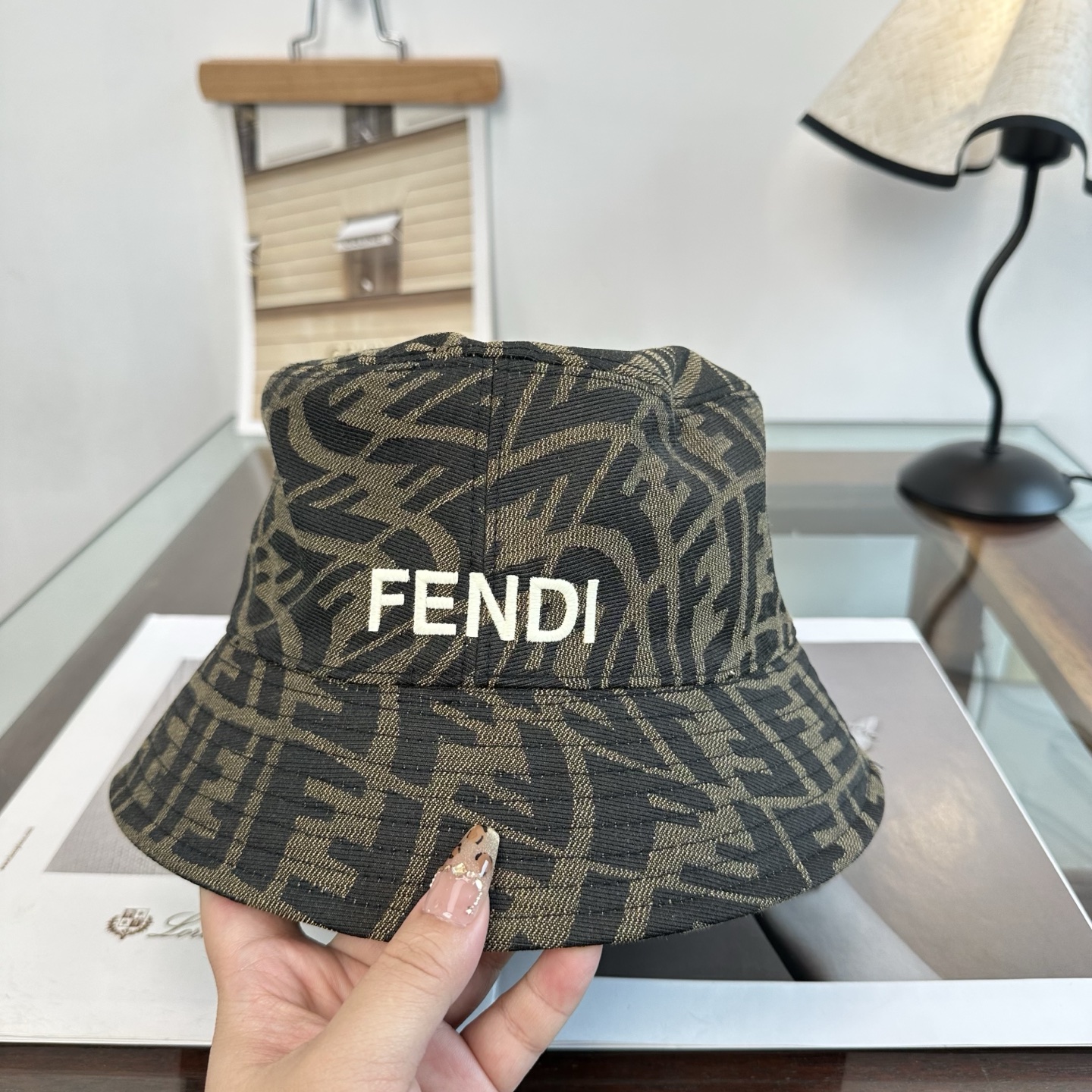 Fendi fendi芬迪 渔夫帽 款 轻盈透气。完美版型，对格精准无误， 品质，独家 摄，男女适用