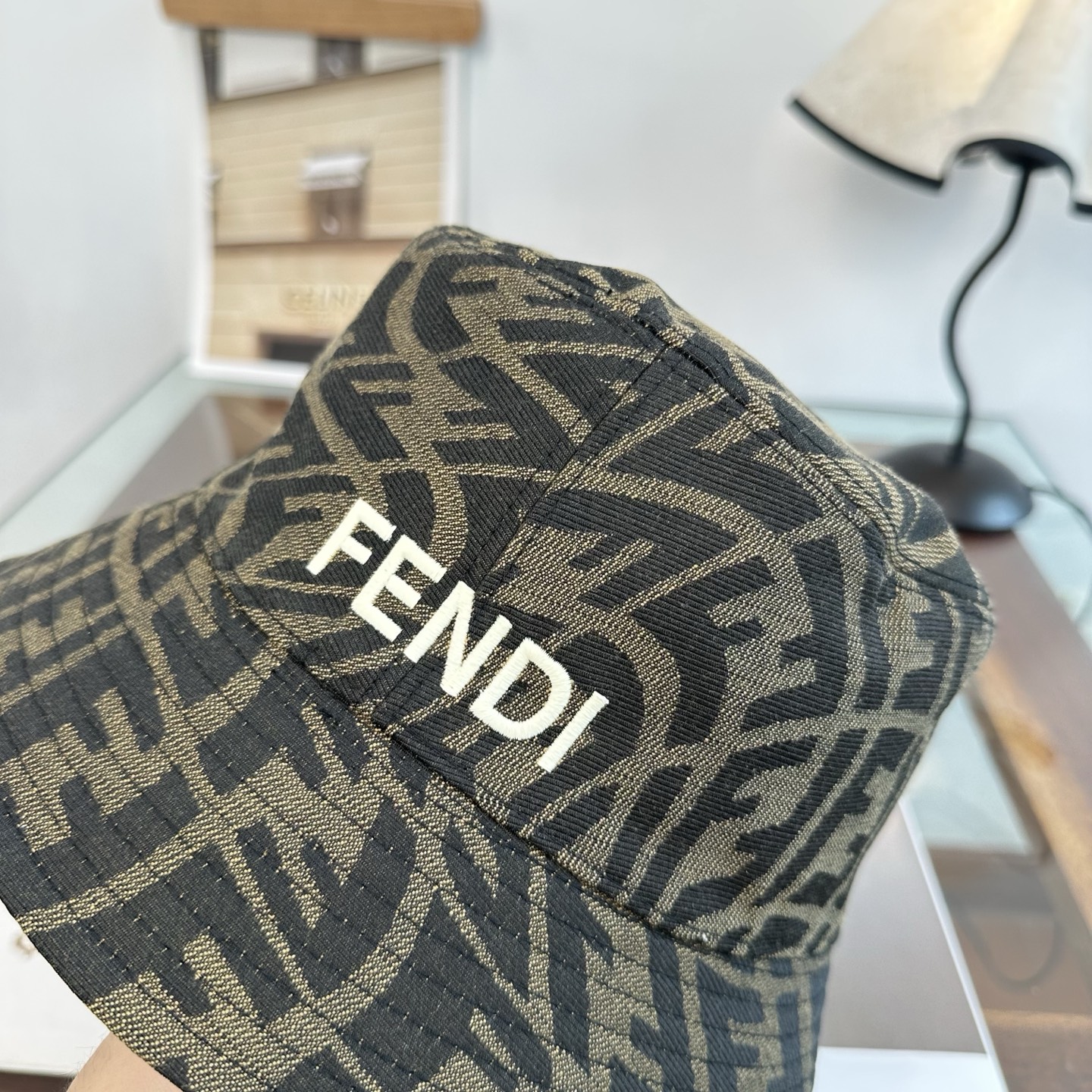 Fendi fendi芬迪 渔夫帽 款 轻盈透气。完美版型，对格精准无误， 品质，独家 摄，男女适用