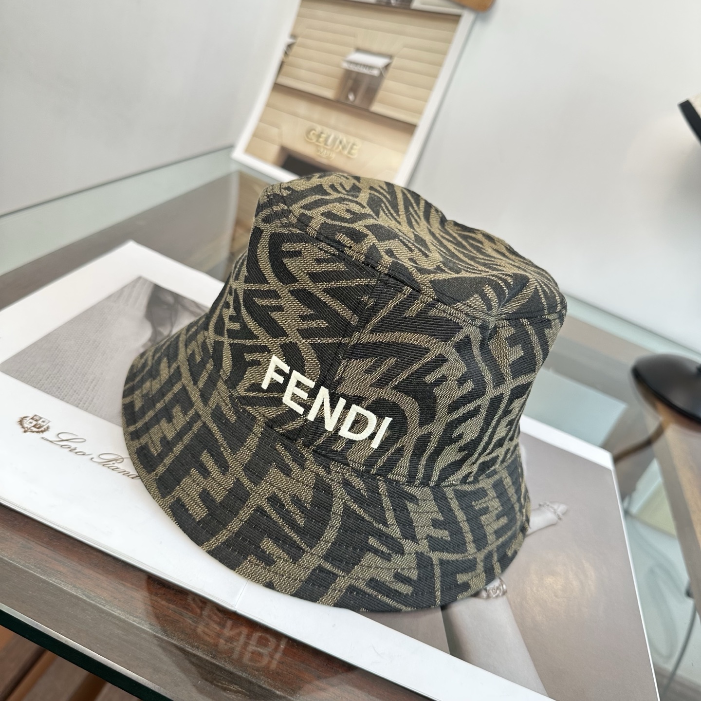 Fendi fendi芬迪 渔夫帽 款 轻盈透气。完美版型，对格精准无误， 品质，独家 摄，男女适用